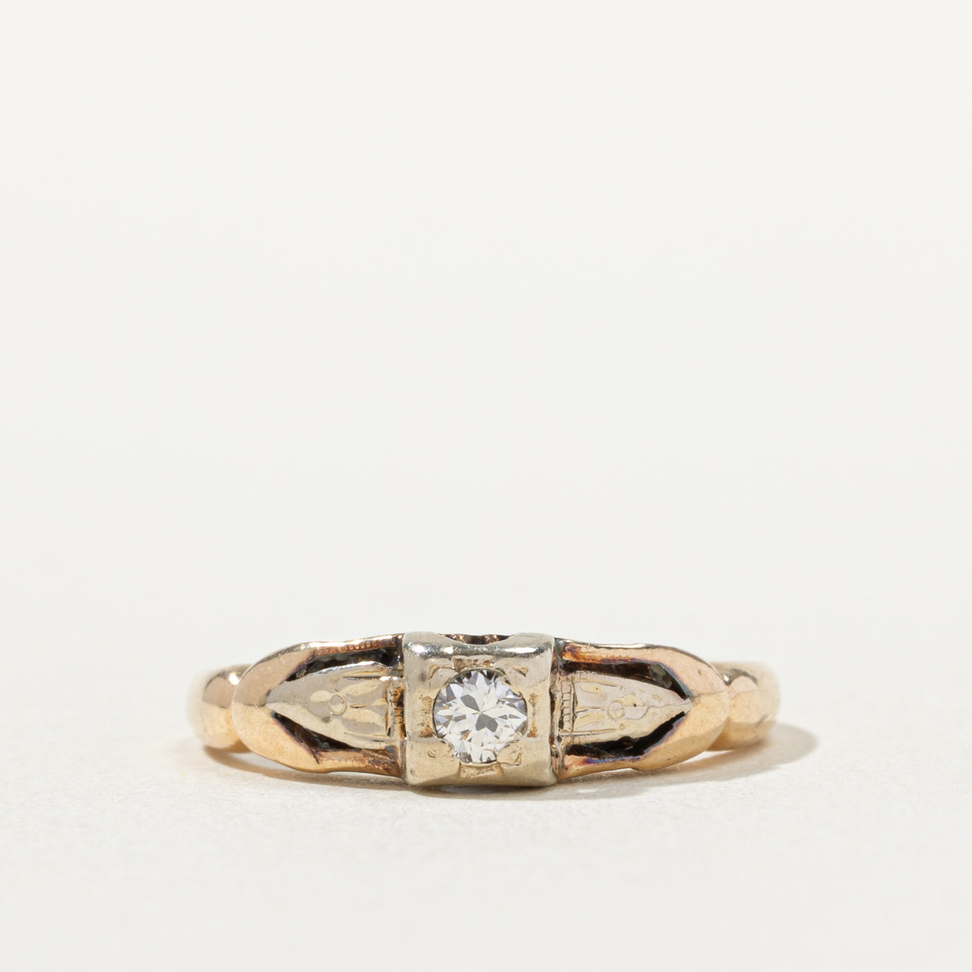 14k Illusion Set Diamond Textured Ring | SZ 4.25