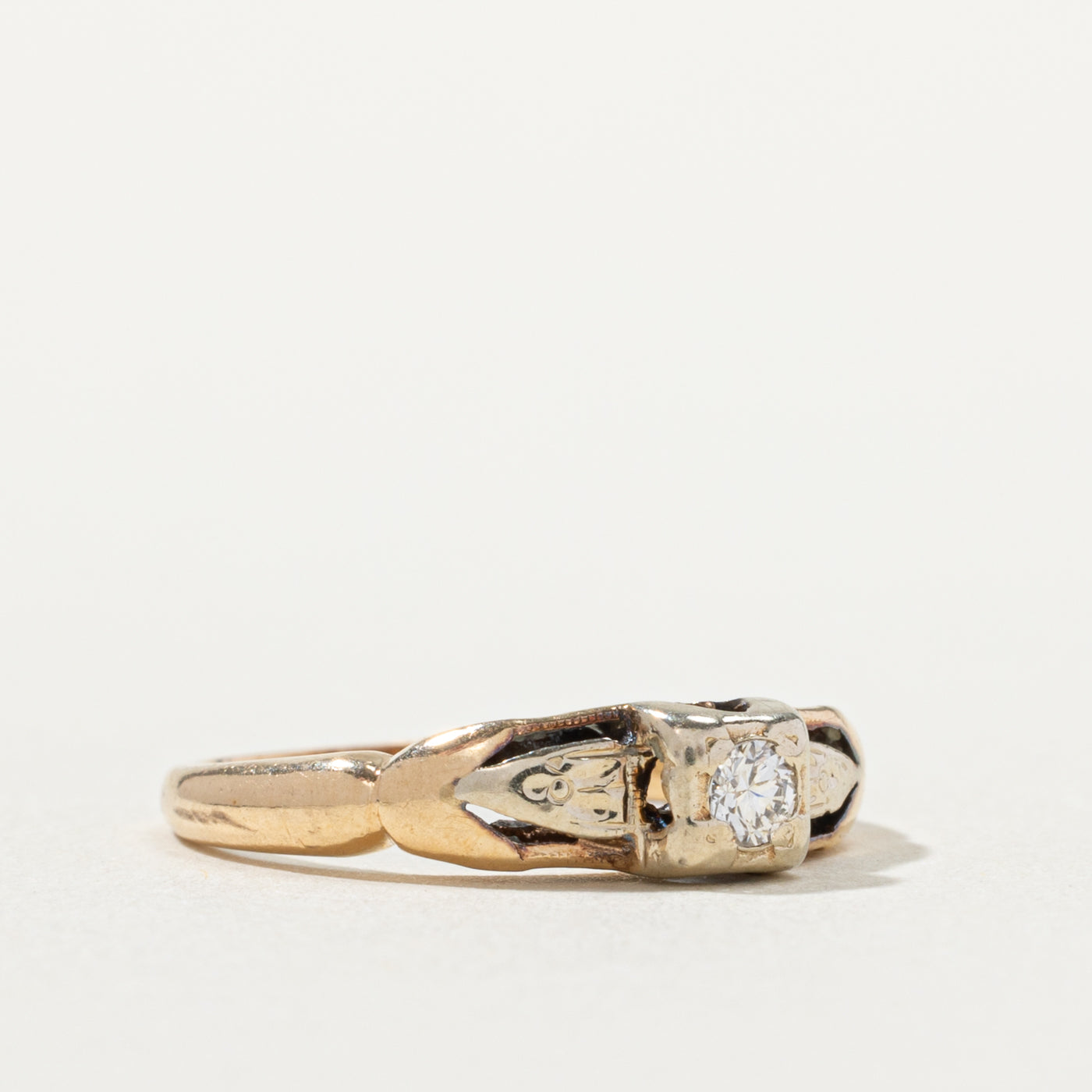 14k Illusion Set Diamond Textured Ring | SZ 4.25