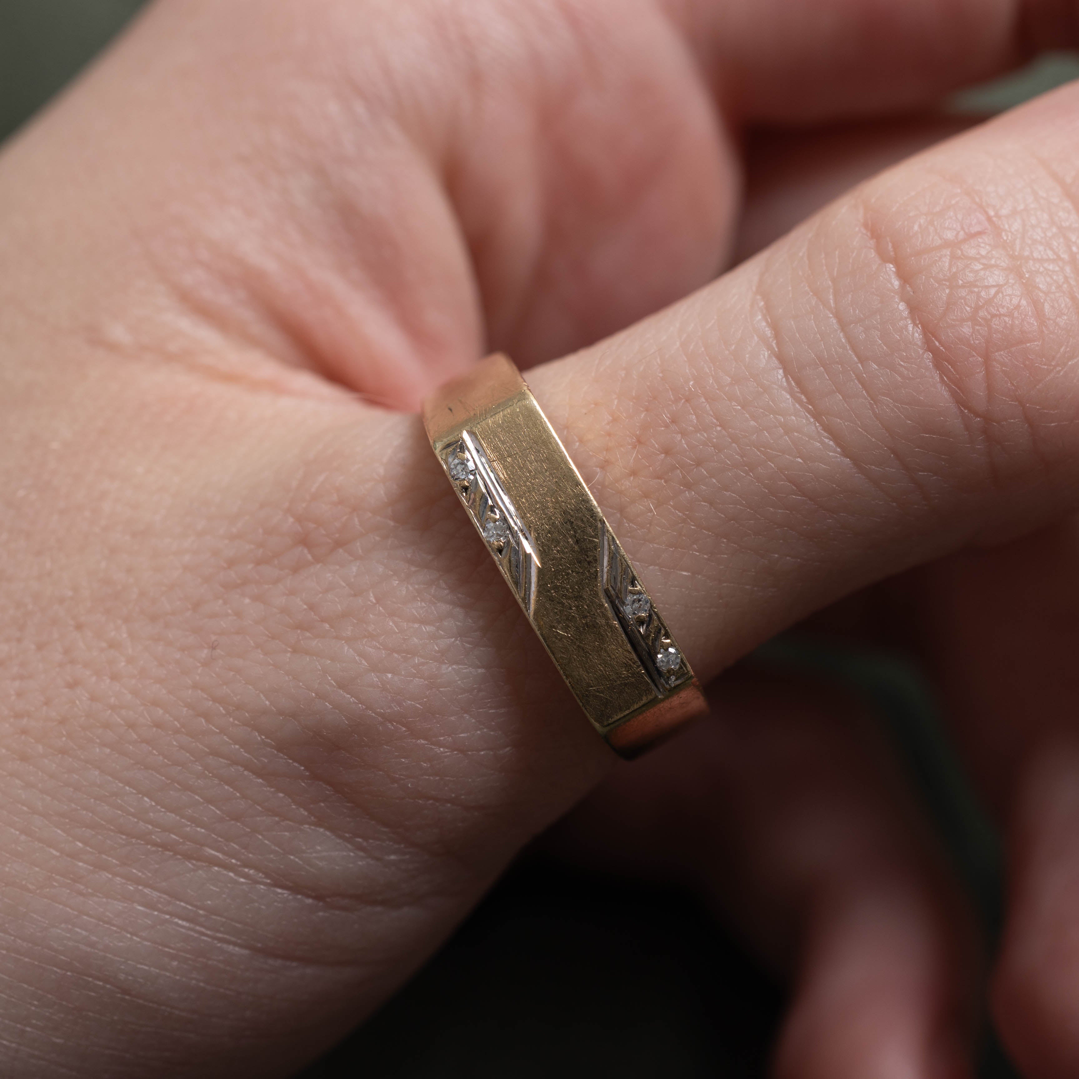 10k Diamond Corner Accented Soft Square Band | SZ 10