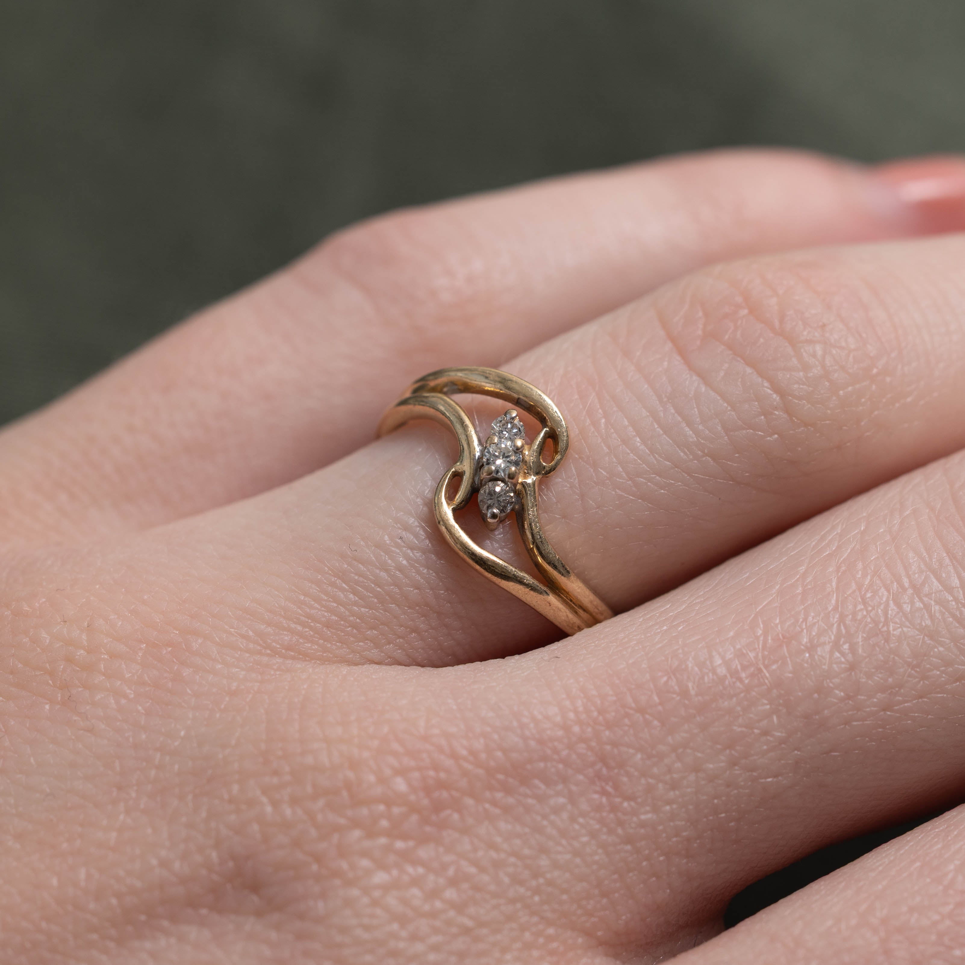 10k Three Stone Diamond Wave Ring | SZ 4.75