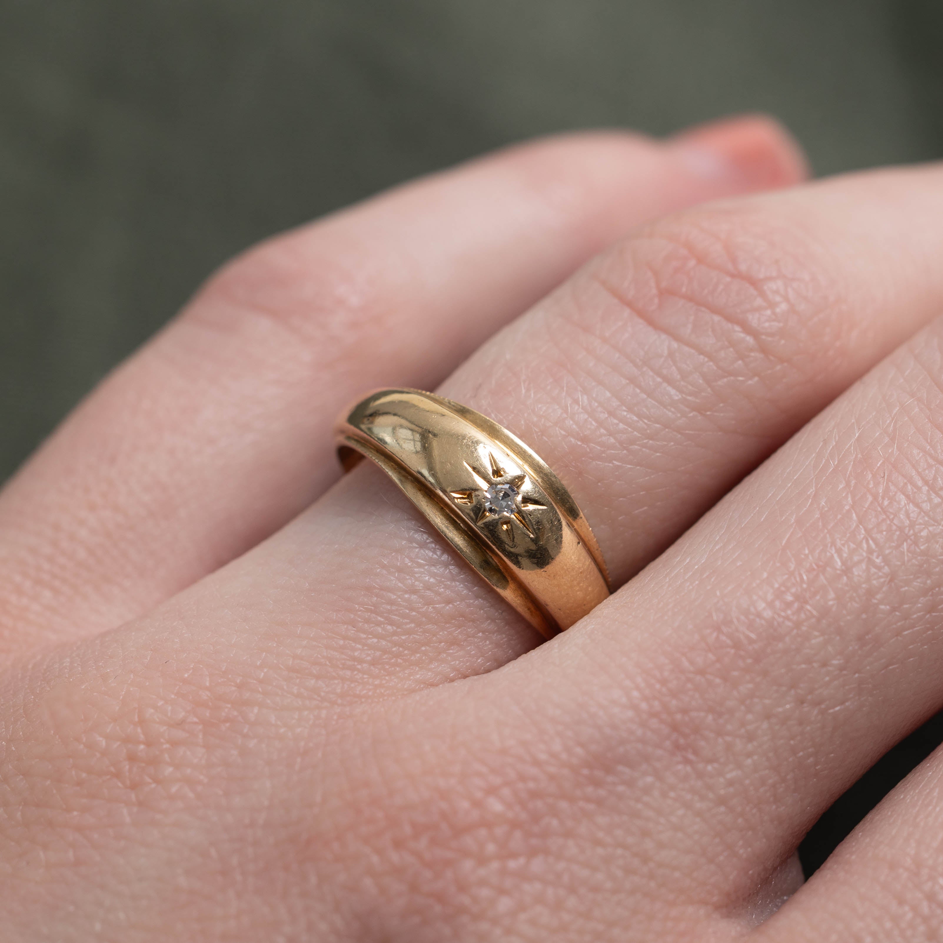 14k Star Set Diamond Grooved Band | SZ 5.5