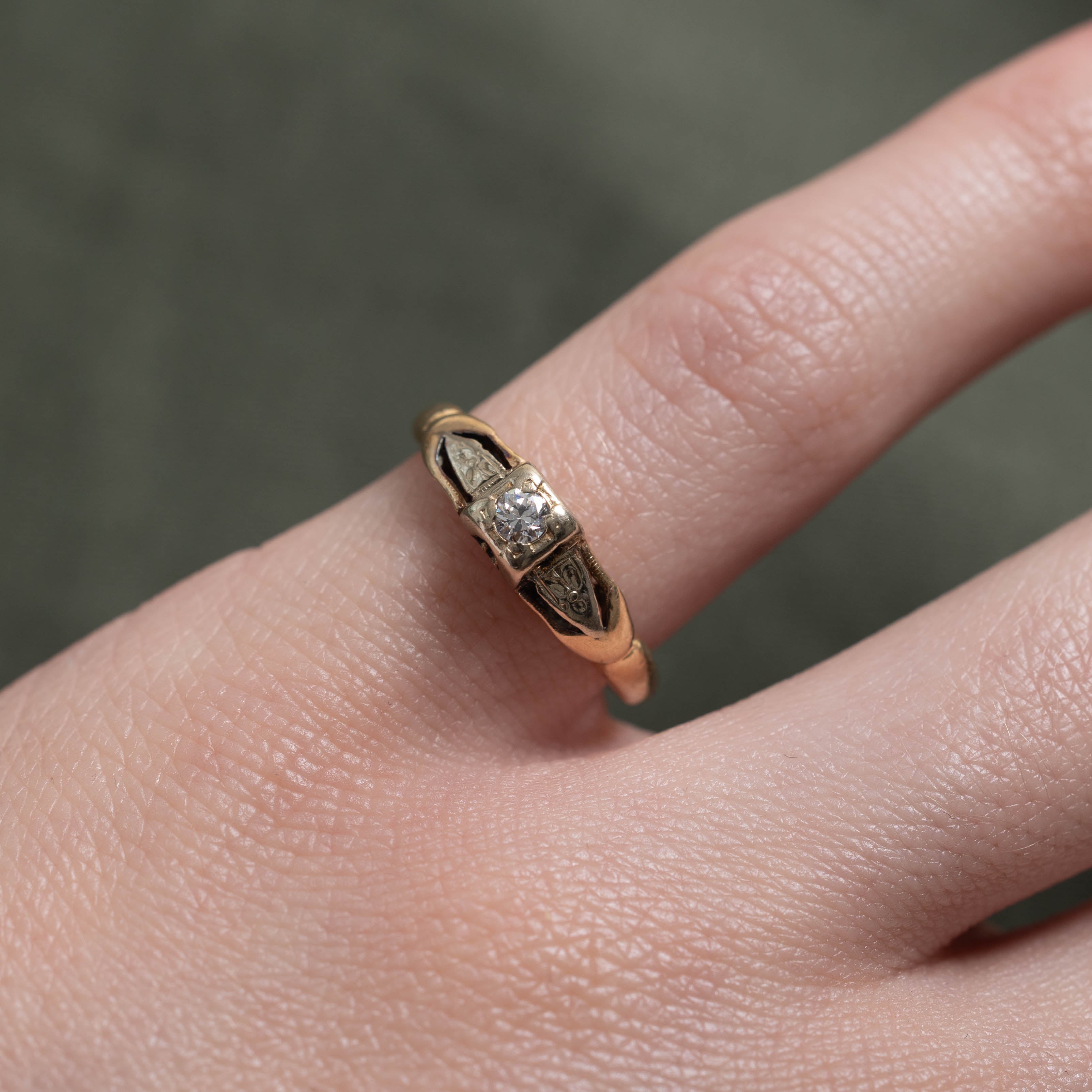 14k Illusion Set Diamond Textured Ring | SZ 4.25