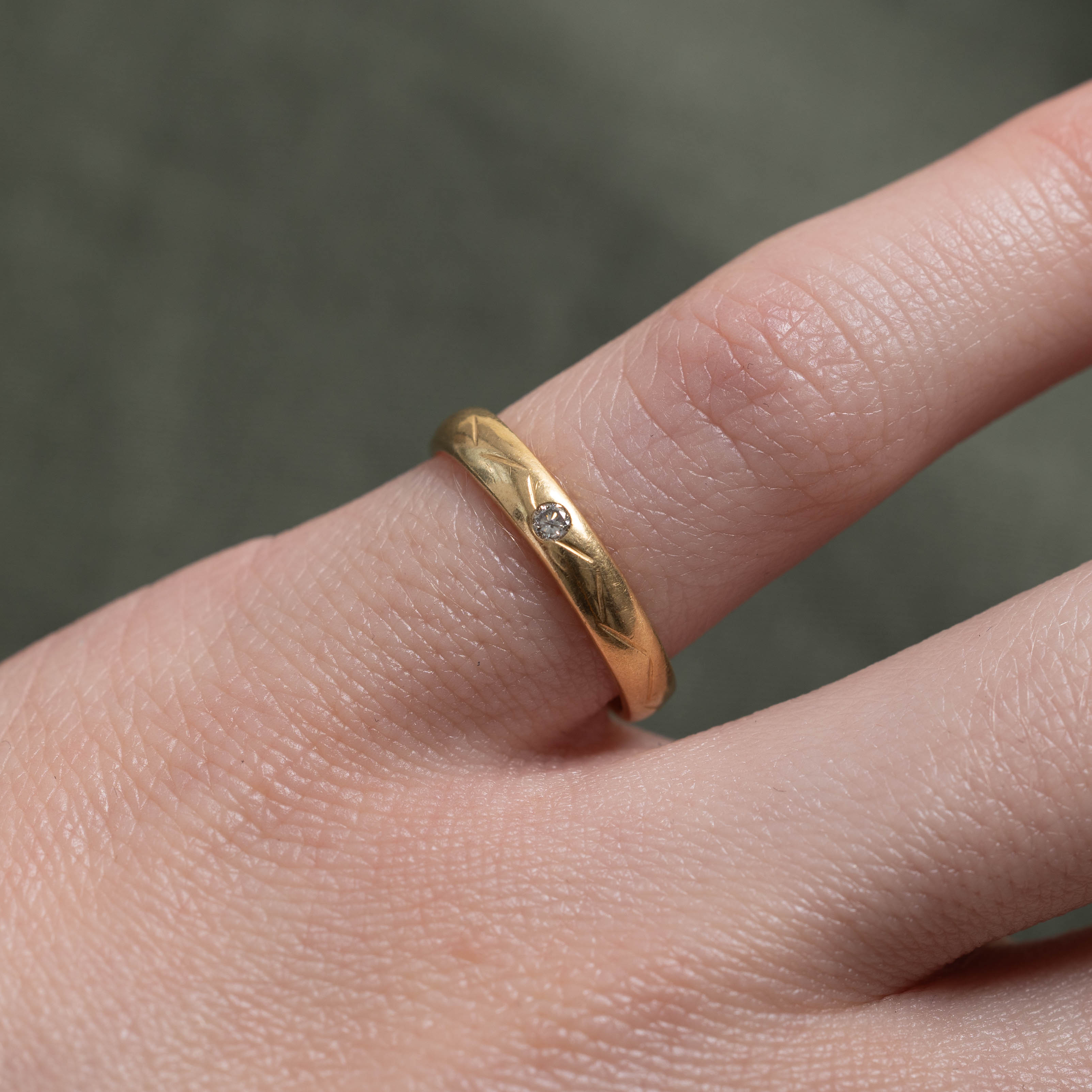 18k Flush Set Diamond Band Engraved Band | 3.03mm | SZ 4.25