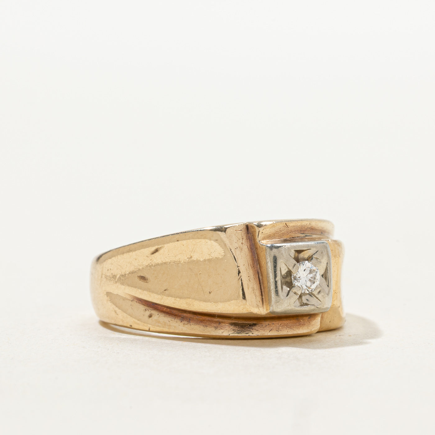 Vintage Canadian Illusion Set Diamond Grooved Ring | SZ 9.5