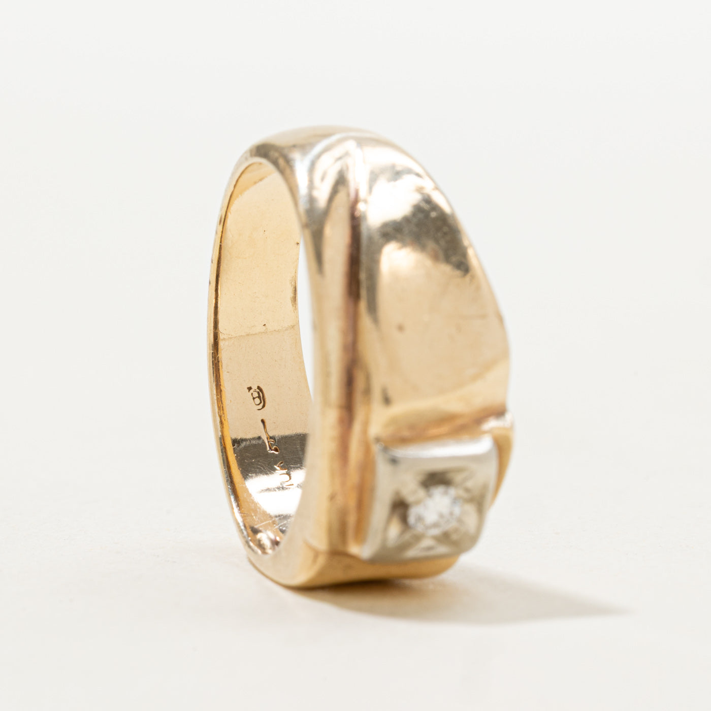Vintage Canadian Illusion Set Diamond Grooved Ring | SZ 9.5