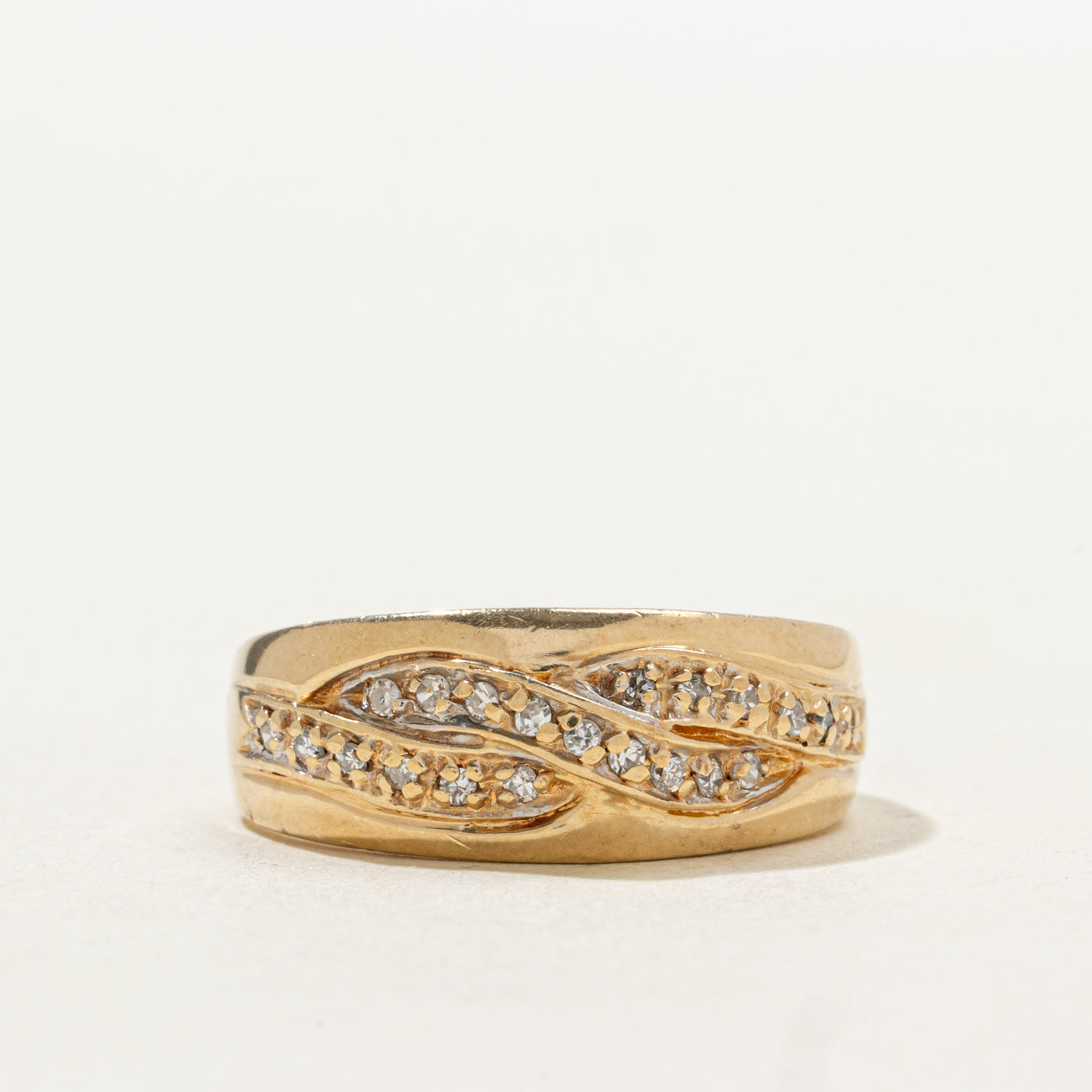 Bague ornée d'un diamant et d'un motif ondulé | Taille 6,5