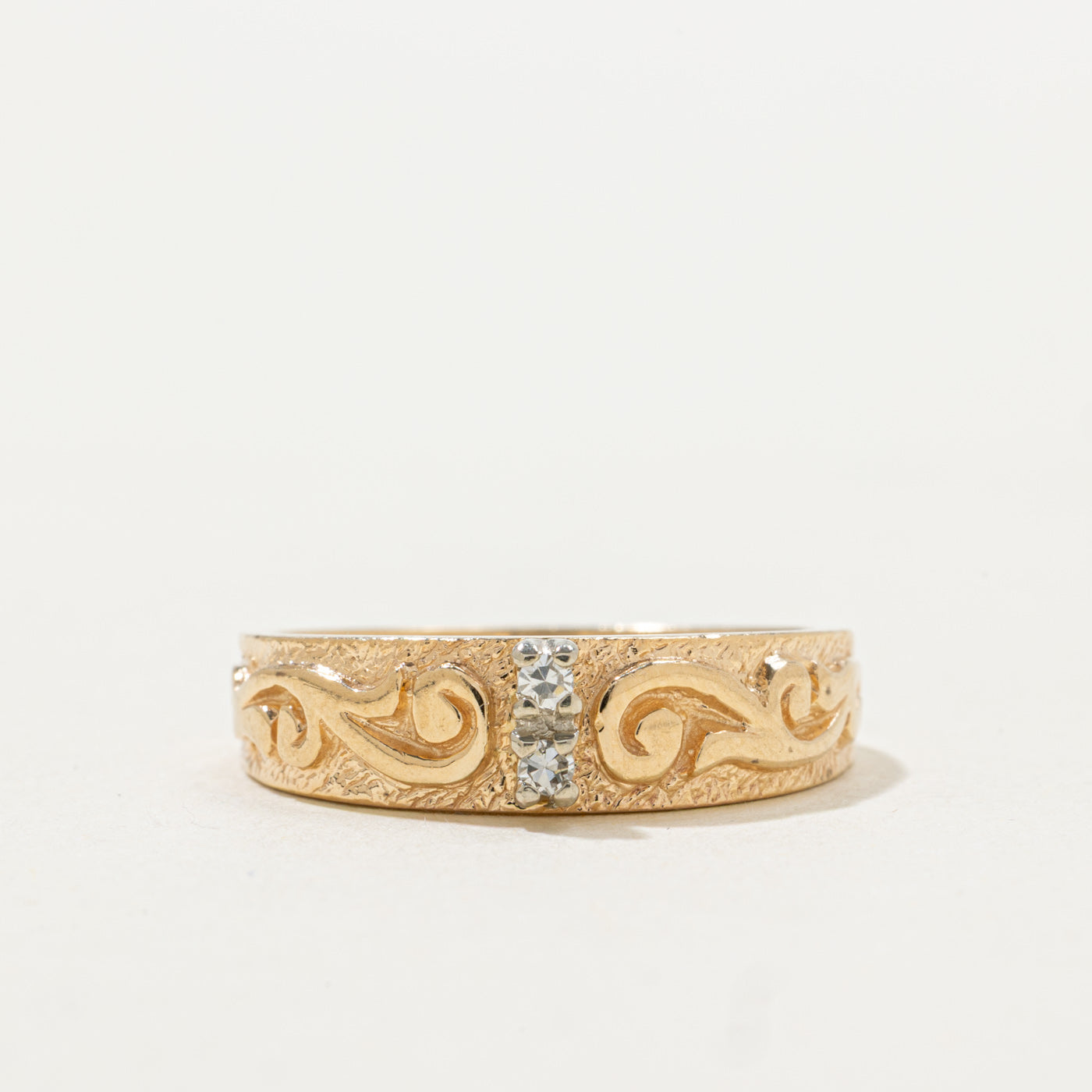14k Diamond Scrollwork Embossed Band | SZ 6.5