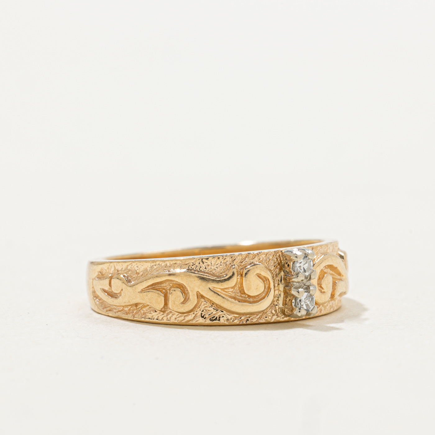 14k Diamond Scrollwork Embossed Band | SZ 6.5