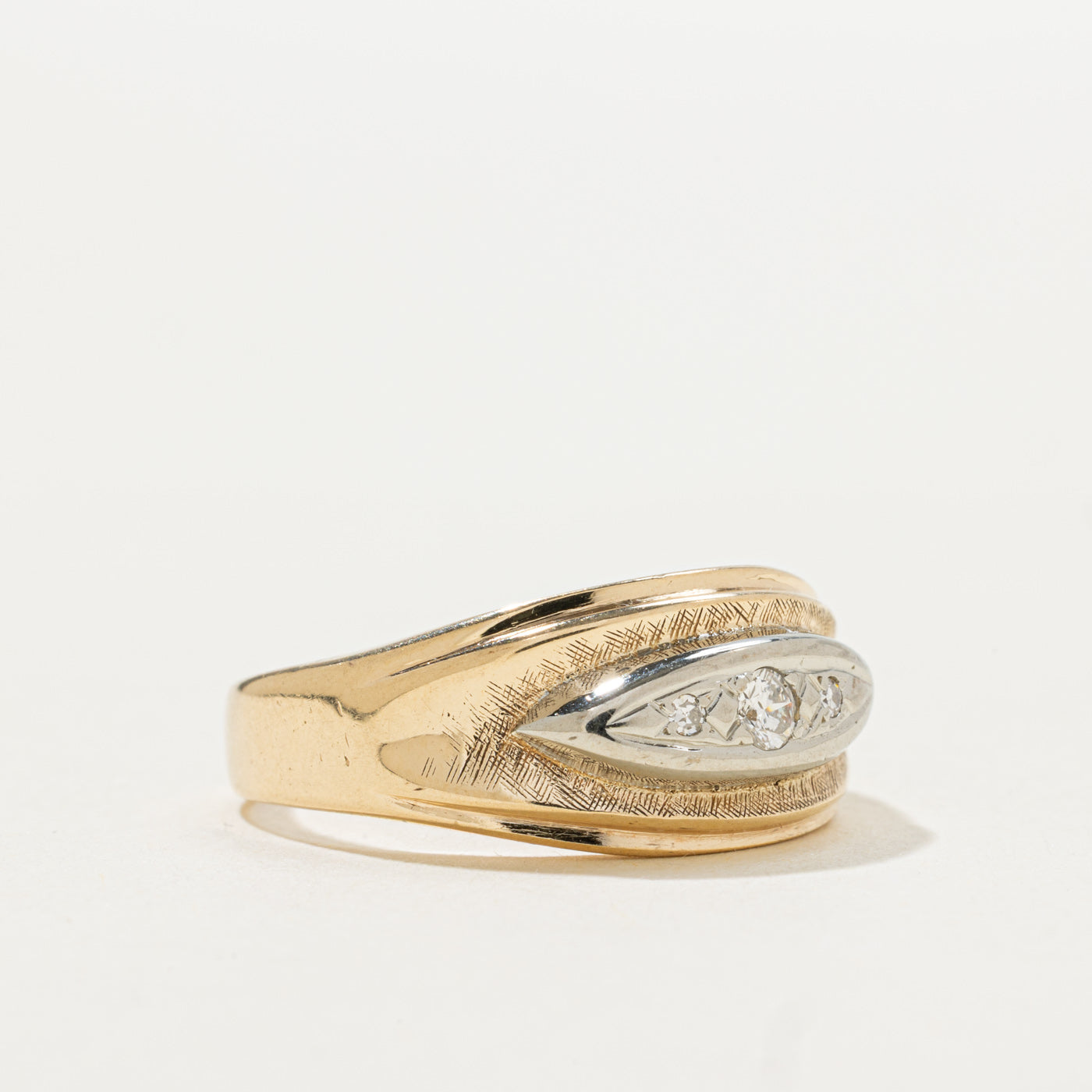 14k Diamond Textured Tapered Ring | SZ 7.5
