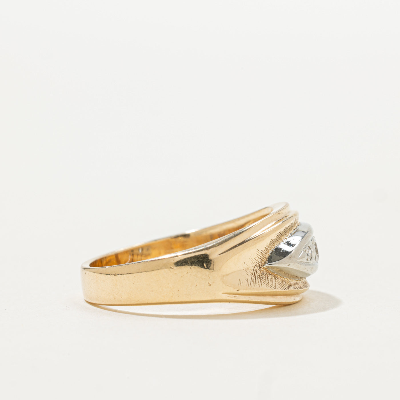 14k Diamond Textured Tapered Ring | SZ 7.5