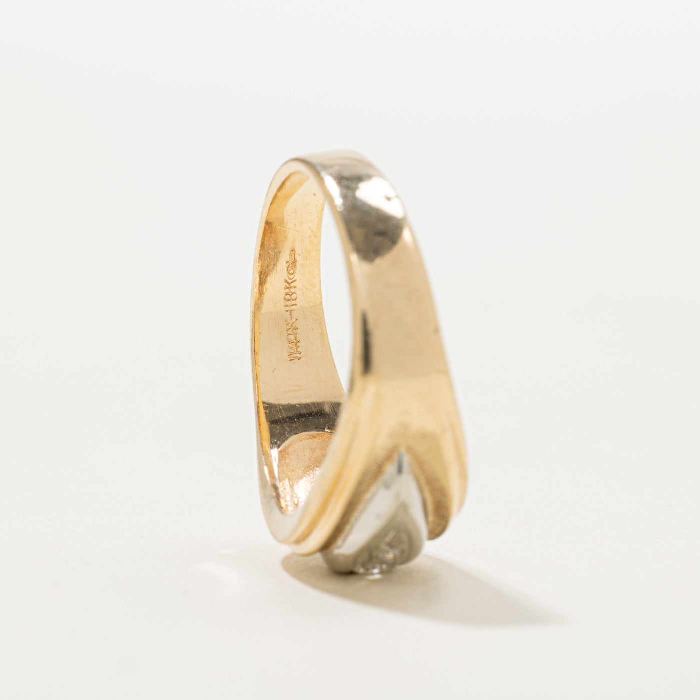 14k Diamond Textured Tapered Ring | SZ 7.5