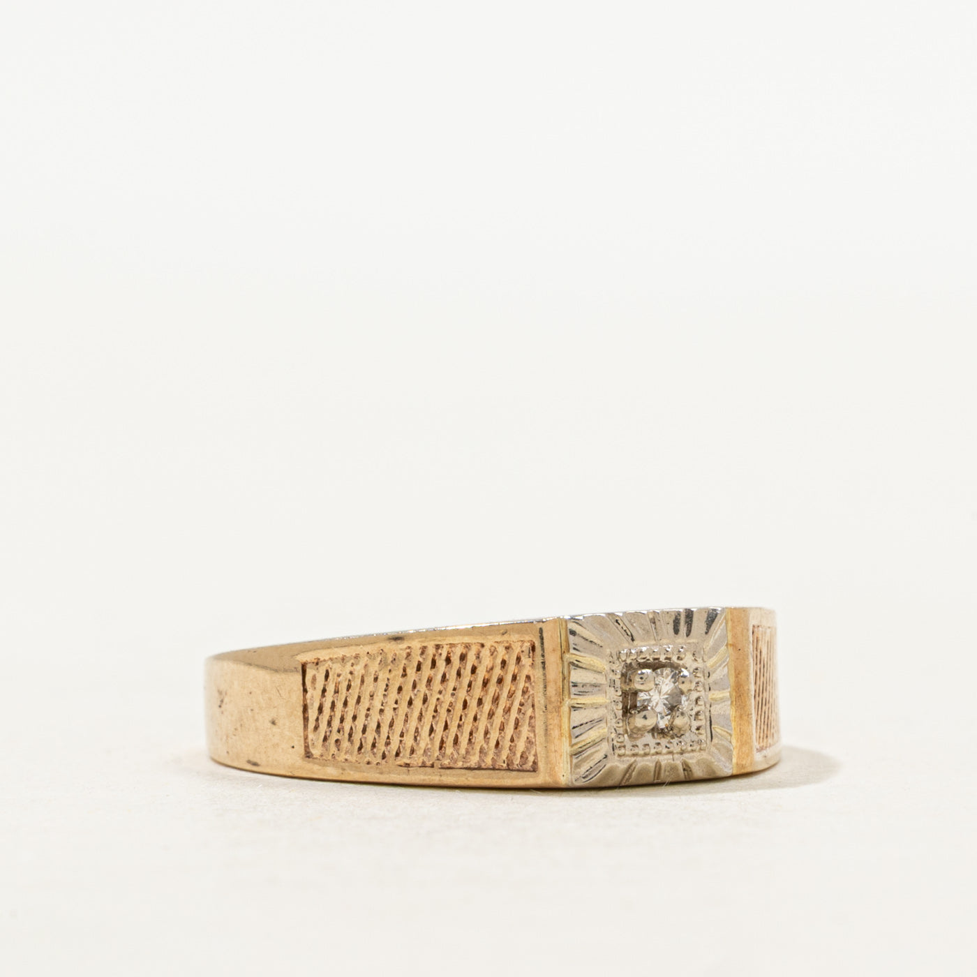 Bague texturée sertie de diamants illusion 10K | Taille 7.0