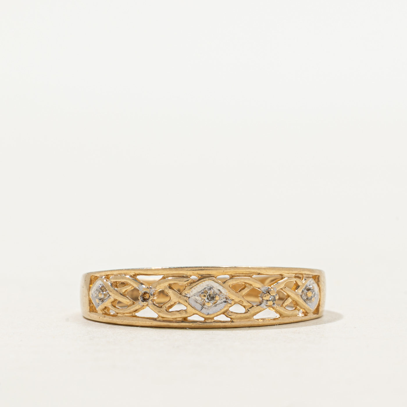 Bague tissée en or 10 carats sertie de trois diamants | Taille 6,75