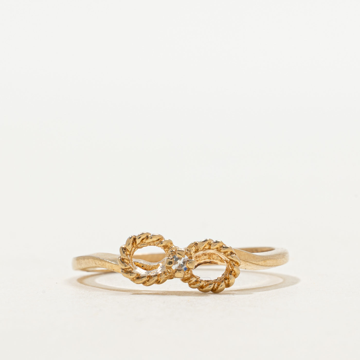 Bague nœud papillon en or jaune 10 carats et diamants | Taille 6,5