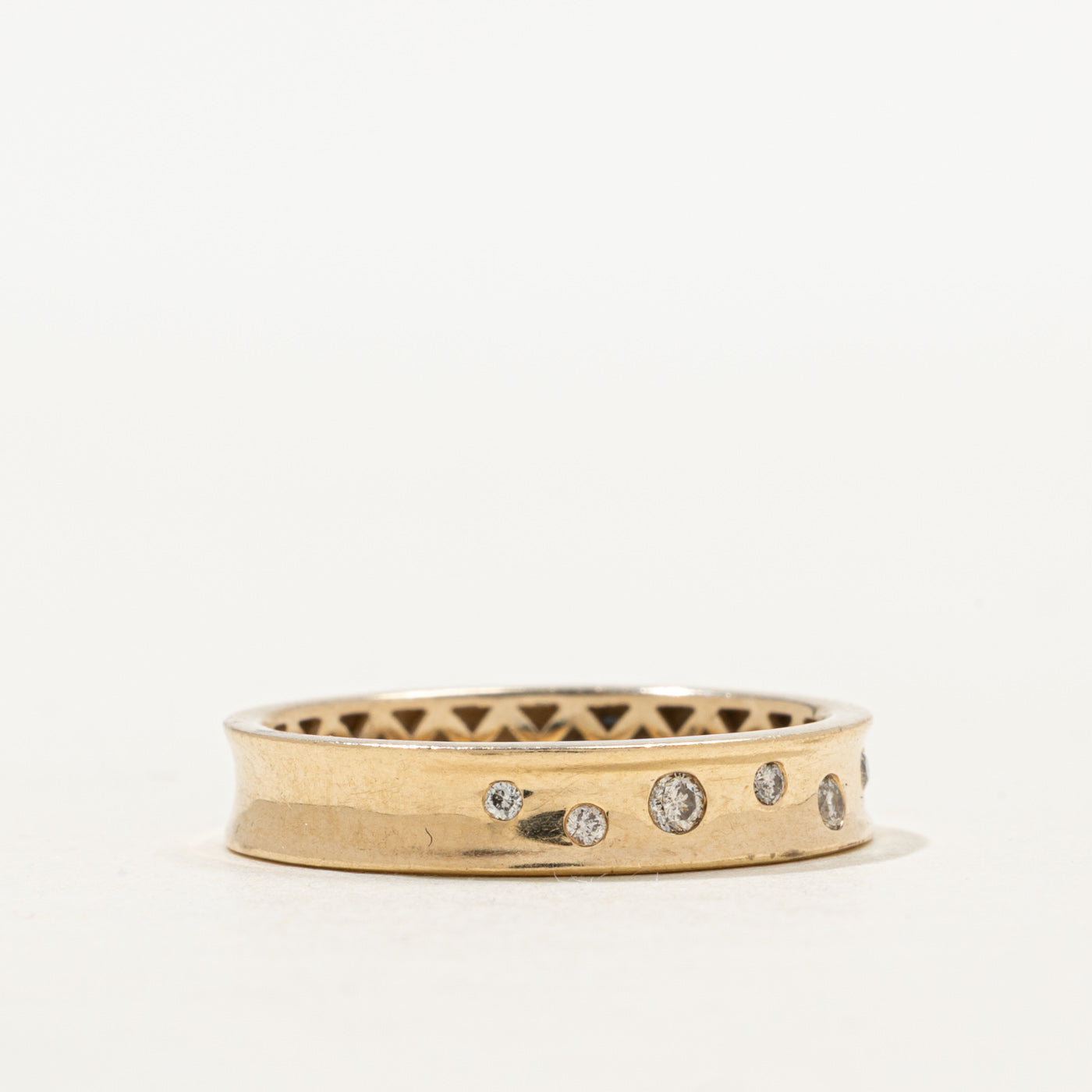 Flush Set Scattered Diamond Band | 4.15mm | SZ 7.25