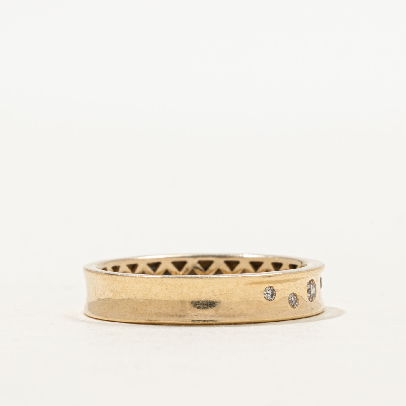 Flush Set Scattered Diamond Band | 4.15mm | SZ 7.25