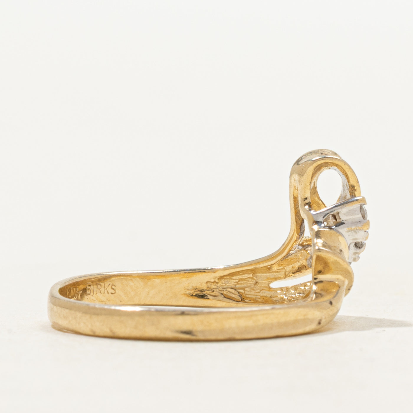 'Birks' 14k Diamond Grooved Chevron Ring | SZ 4.0