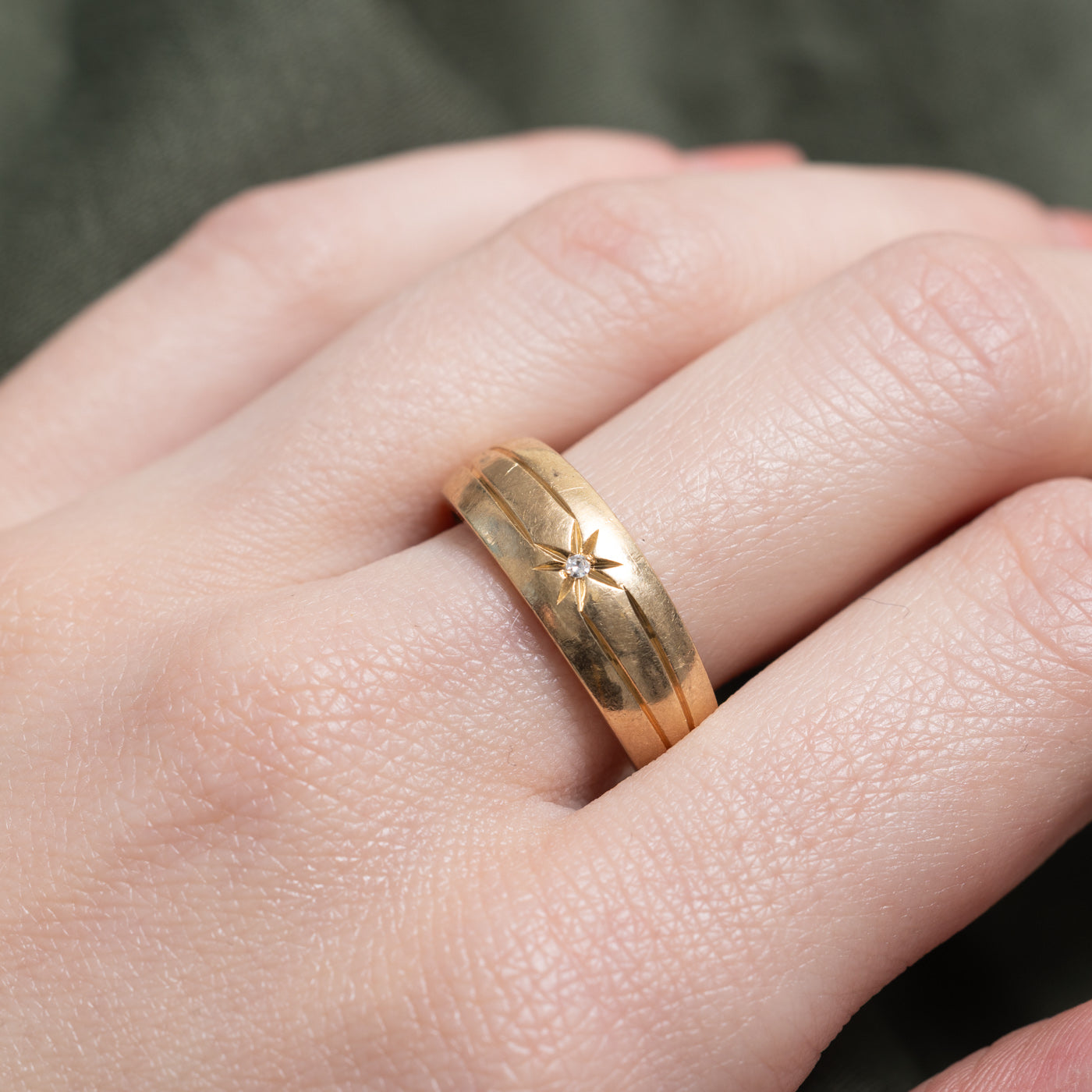 Star Set Diamond Grooved Band | SZ 8.25