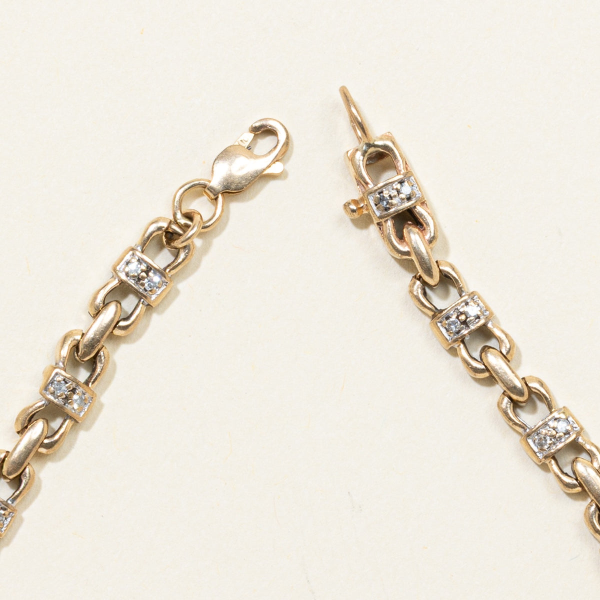 10k Diamond Bow Link Chain Bracelet | 8"
