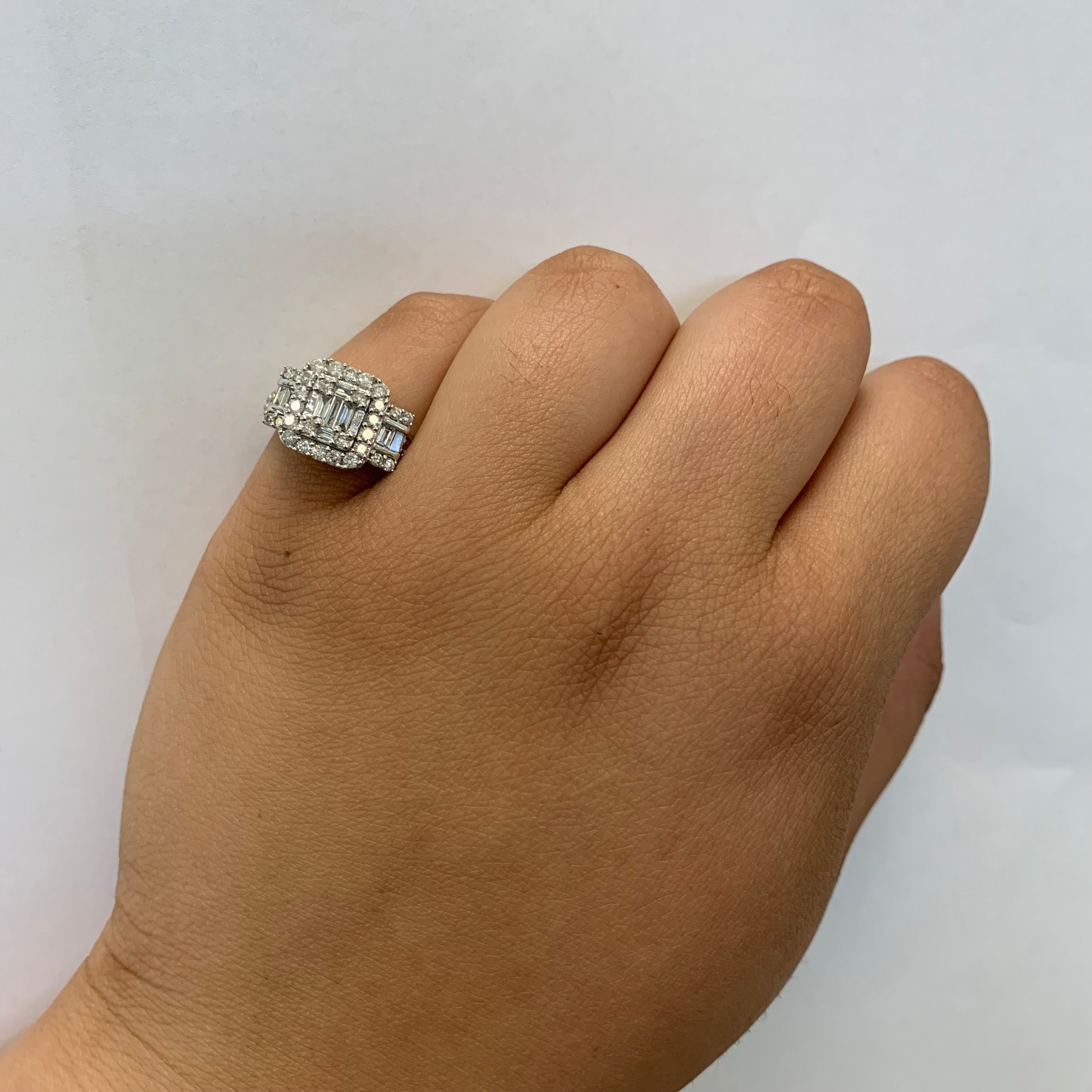 Bague halo carré en diamants | 0,60 ct | Taille 7 |