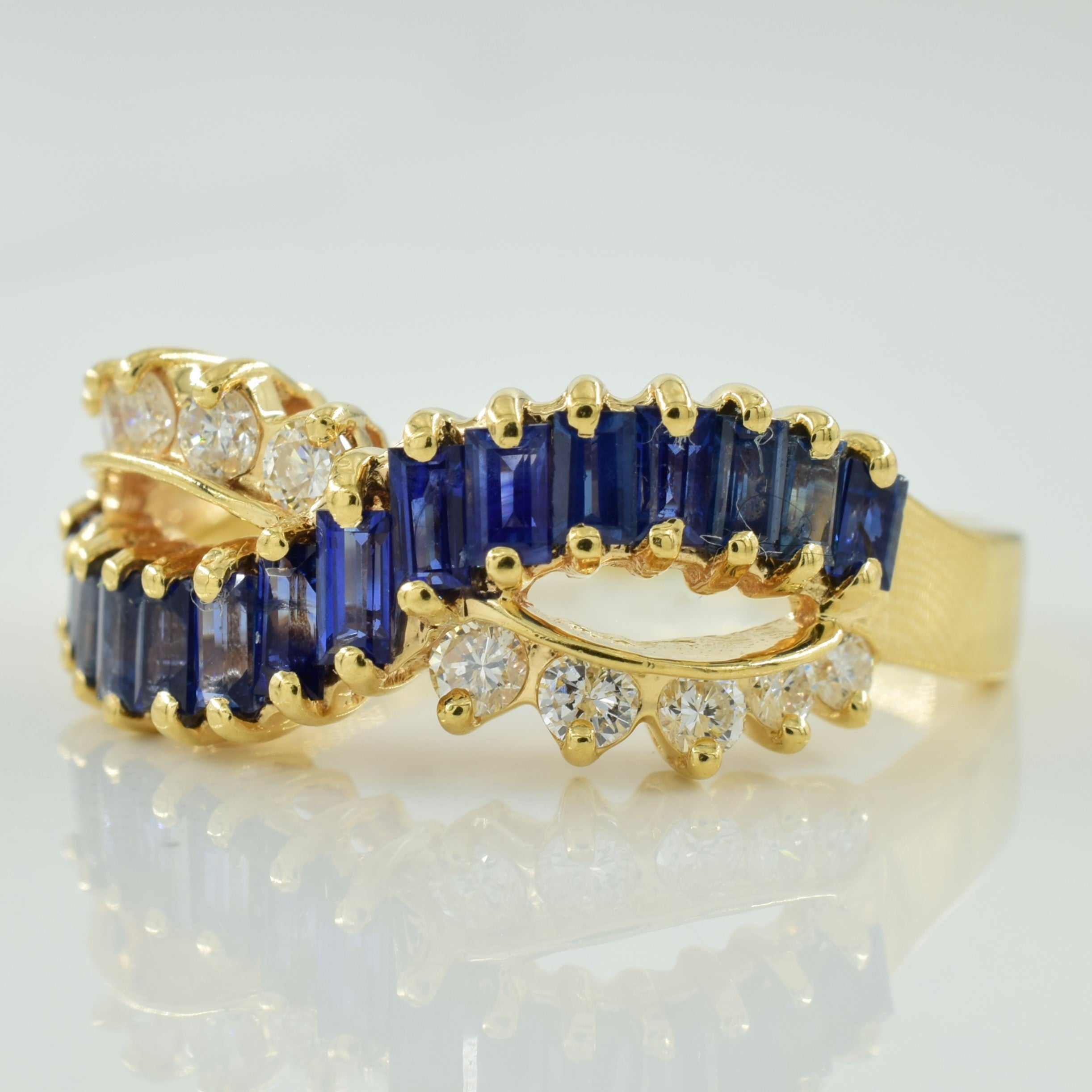 Bague croisée en saphir bleu et diamants | 1,00 ct, 0,30 ct | Taille 11 |