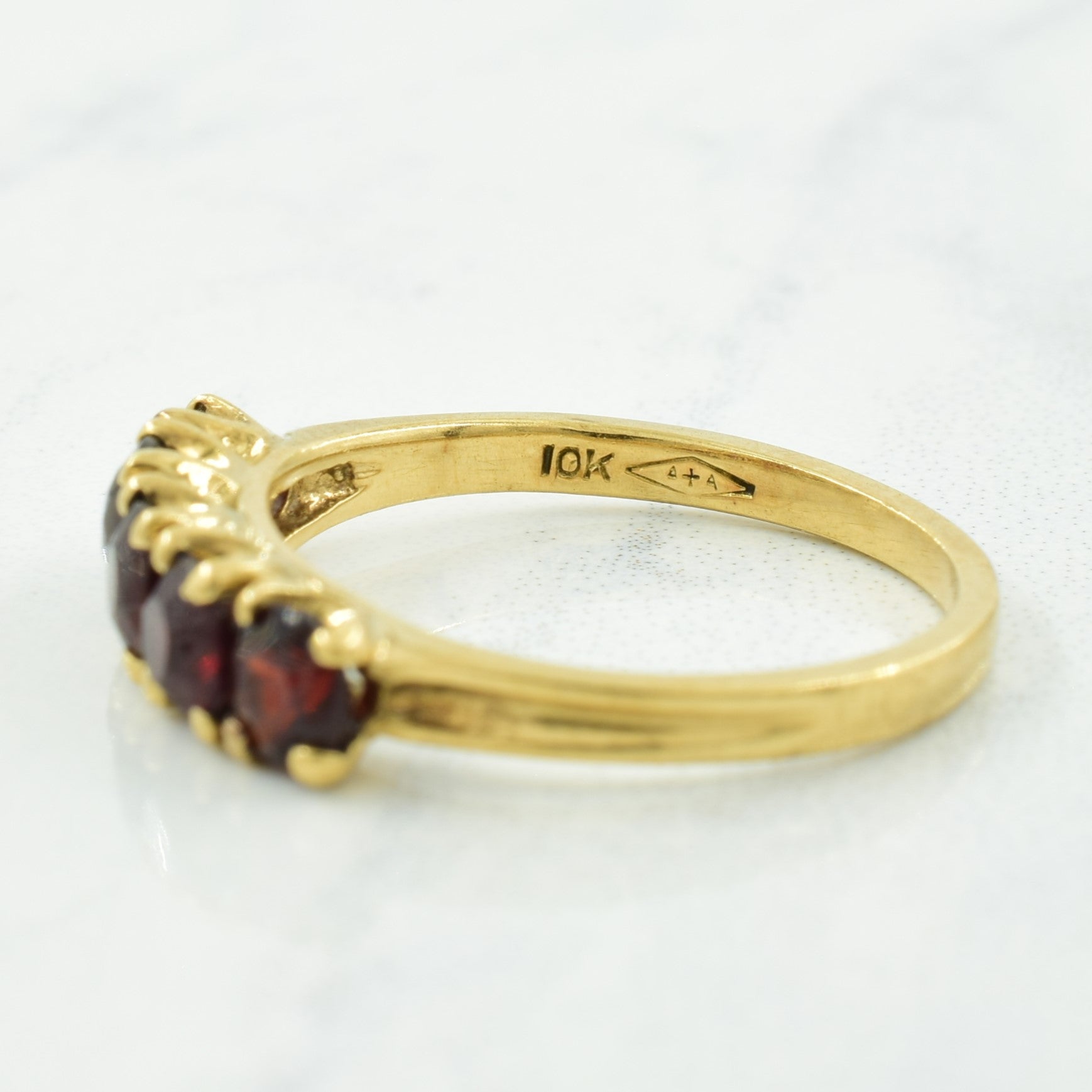 Bague cinq pierres de grenat | 1,50 ct au total | Taille 6,25 |