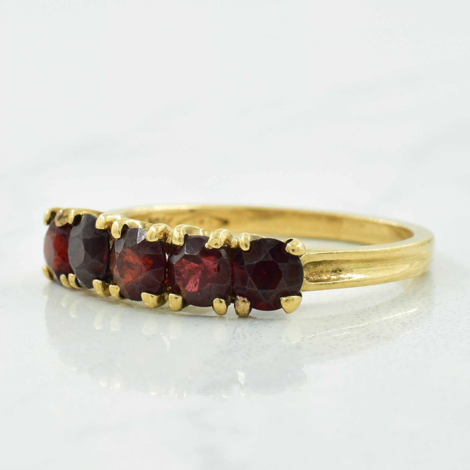 Bague cinq pierres de grenat | 1,50 ct au total | Taille 6,25 |