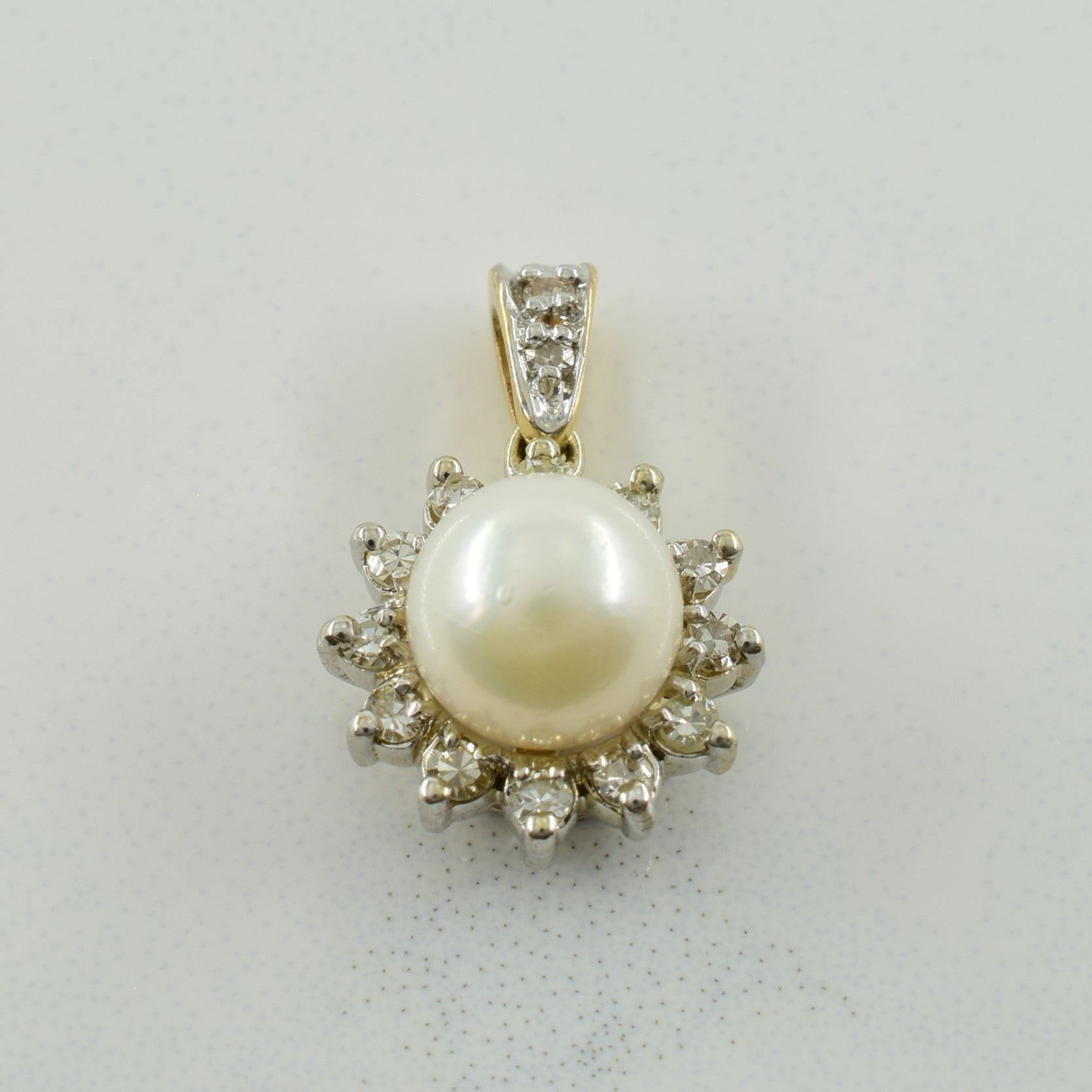 Ensemble pendentif et boucles d'oreilles halo perles et diamants | 5,00 ct, 0,38 ct |