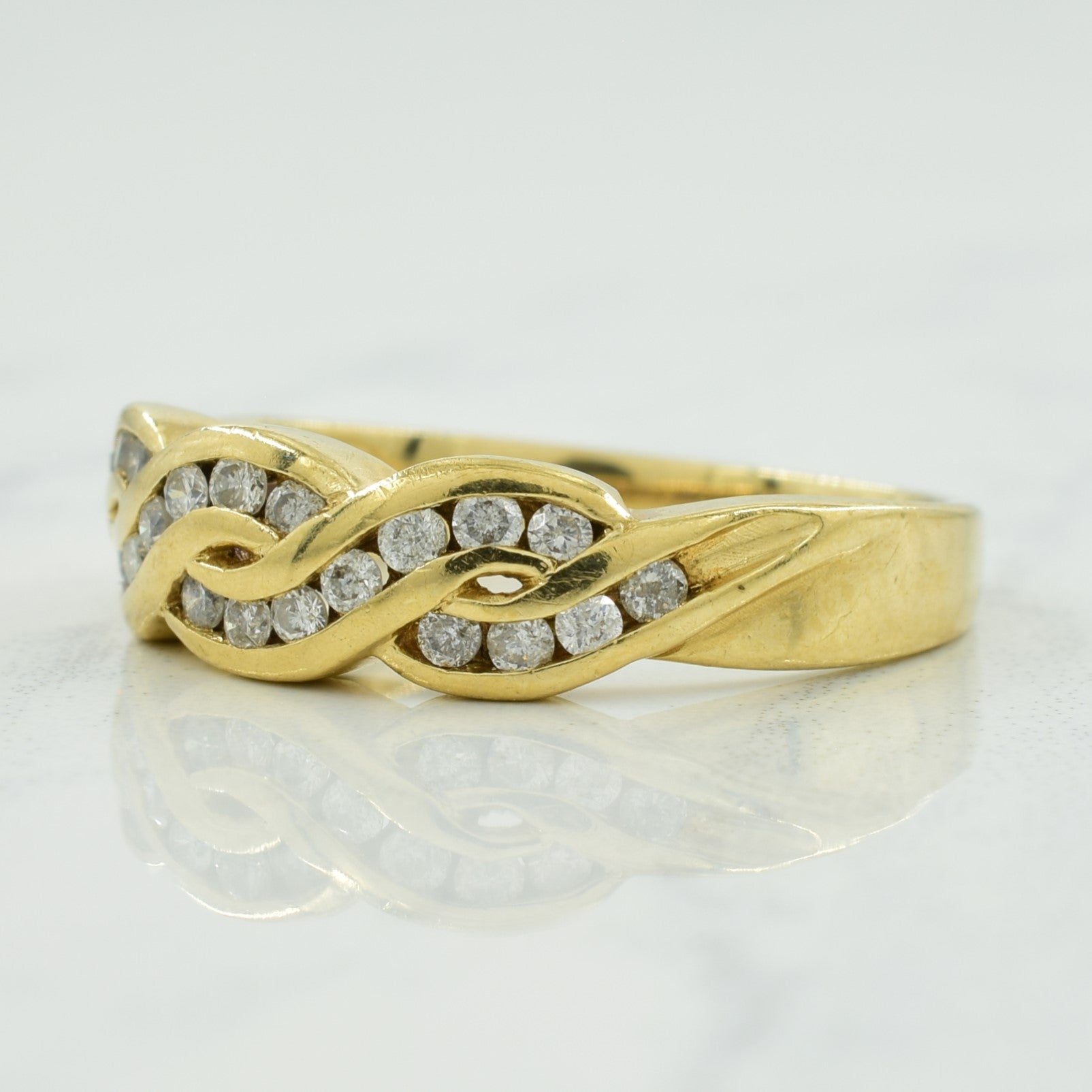 Twisted Diamond Ring | 0.22ctw | SZ 6.5 |