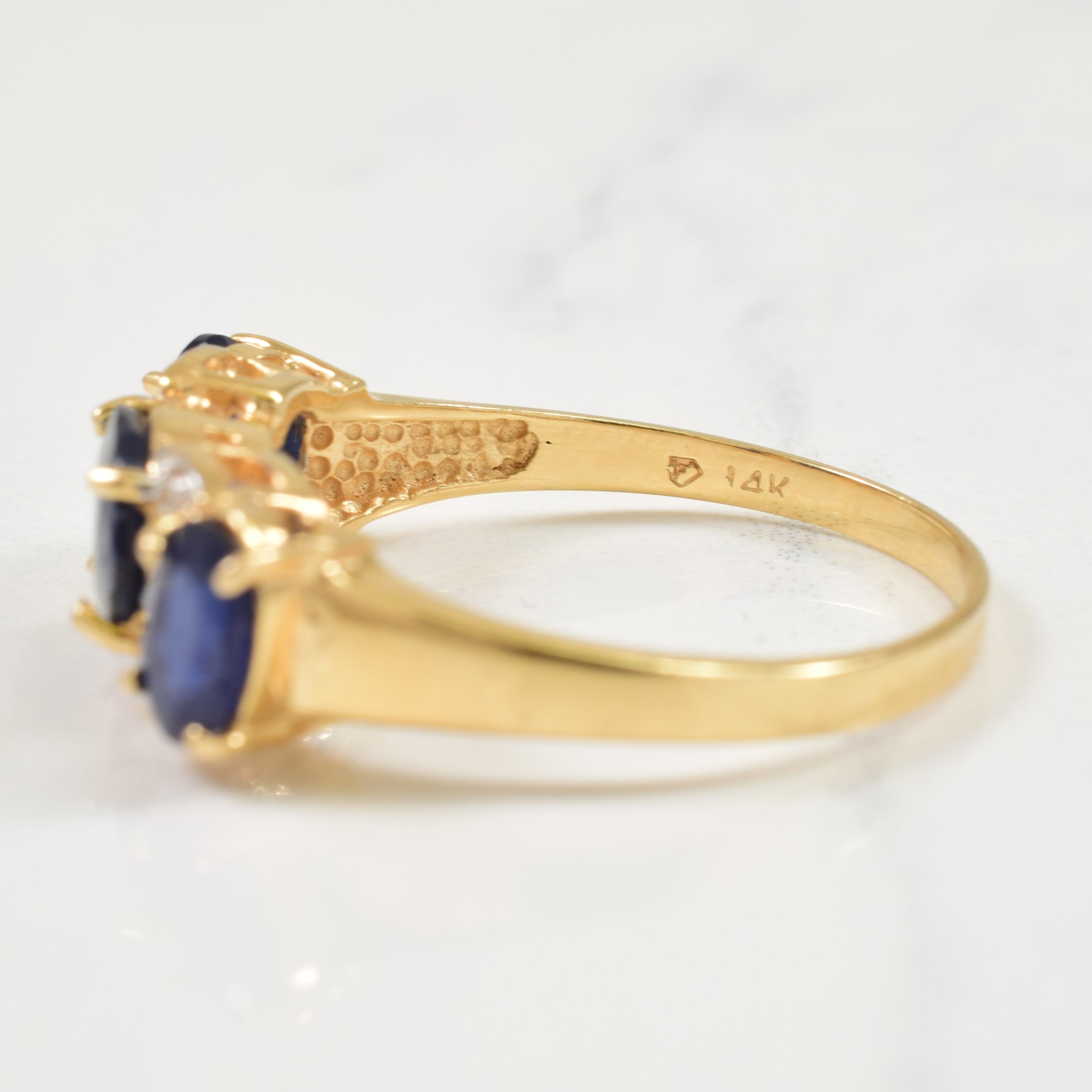 Bague saphir bleu et diamants | 2,50 ct, 0,02 ct | Taille 8 |