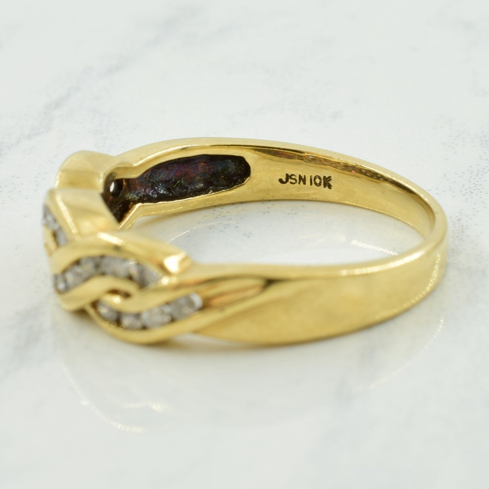Twisted Diamond Ring | 0.22ctw | SZ 6.5 |