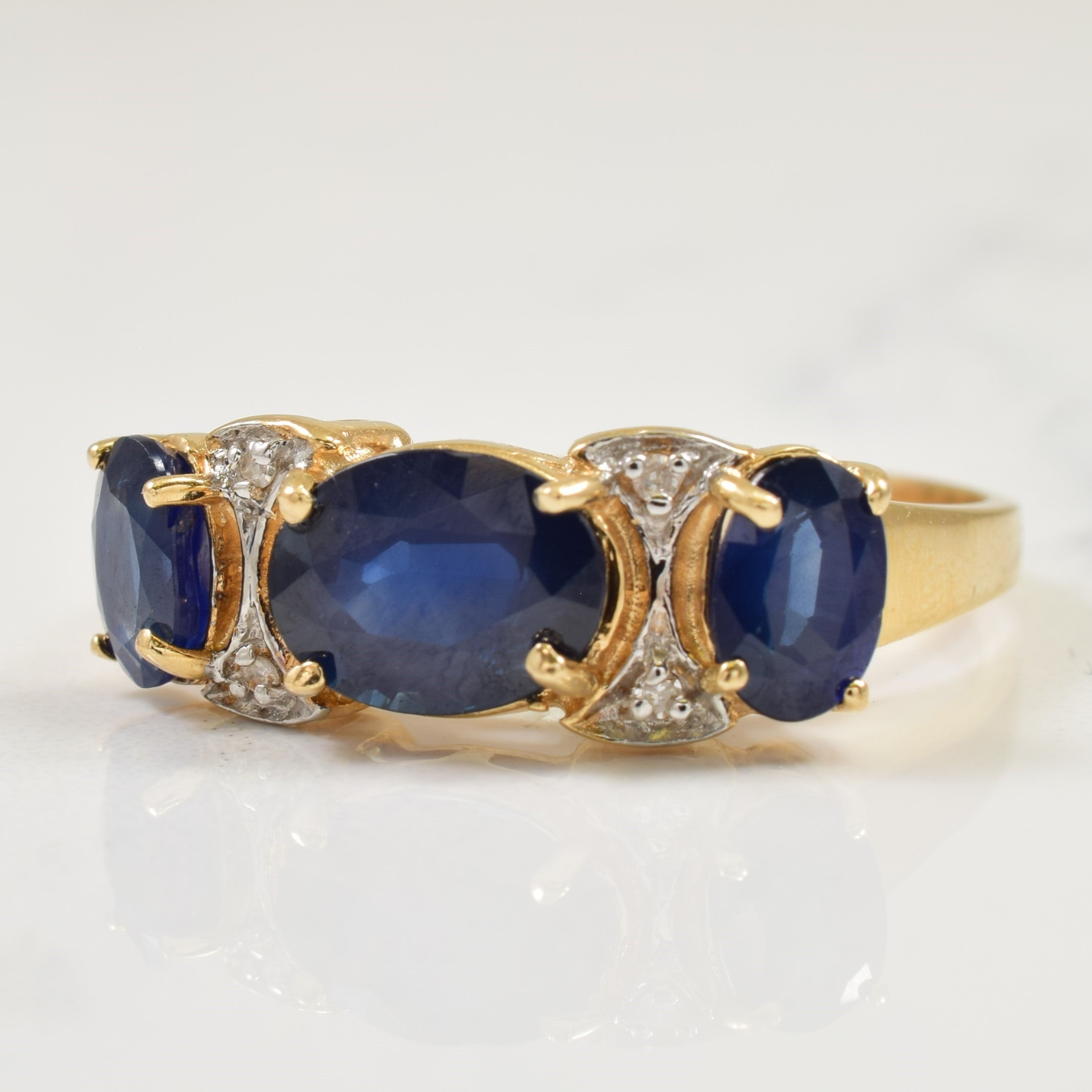 Bague saphir bleu et diamants | 2,50 ct, 0,02 ct | Taille 8 |