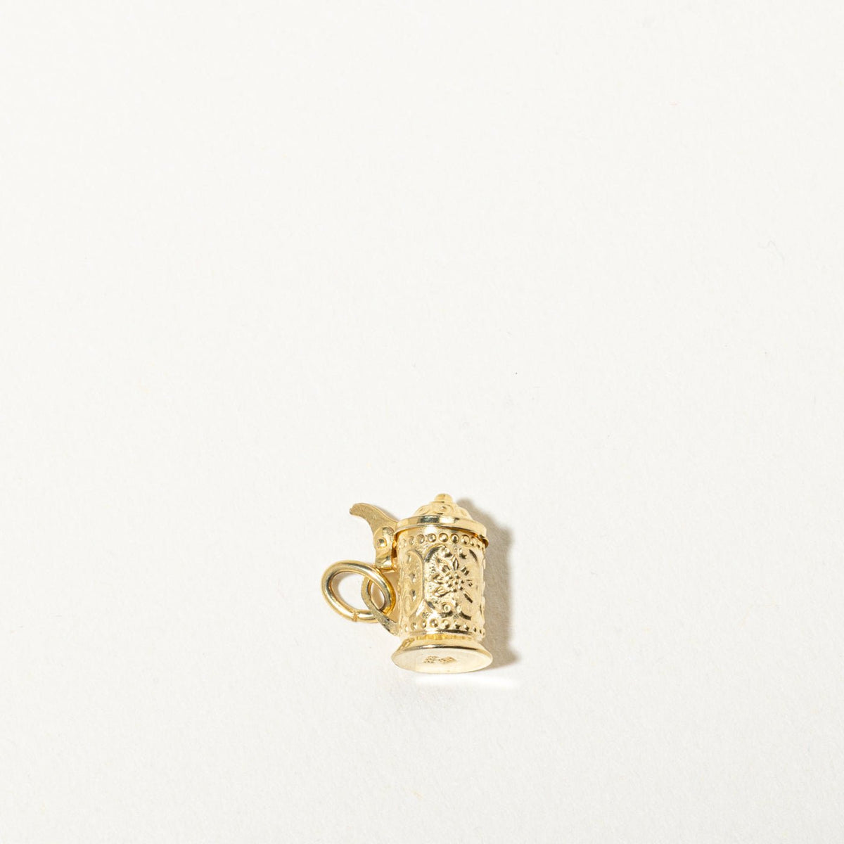 8k Yellow Gold Embossed Beer Stein Charm