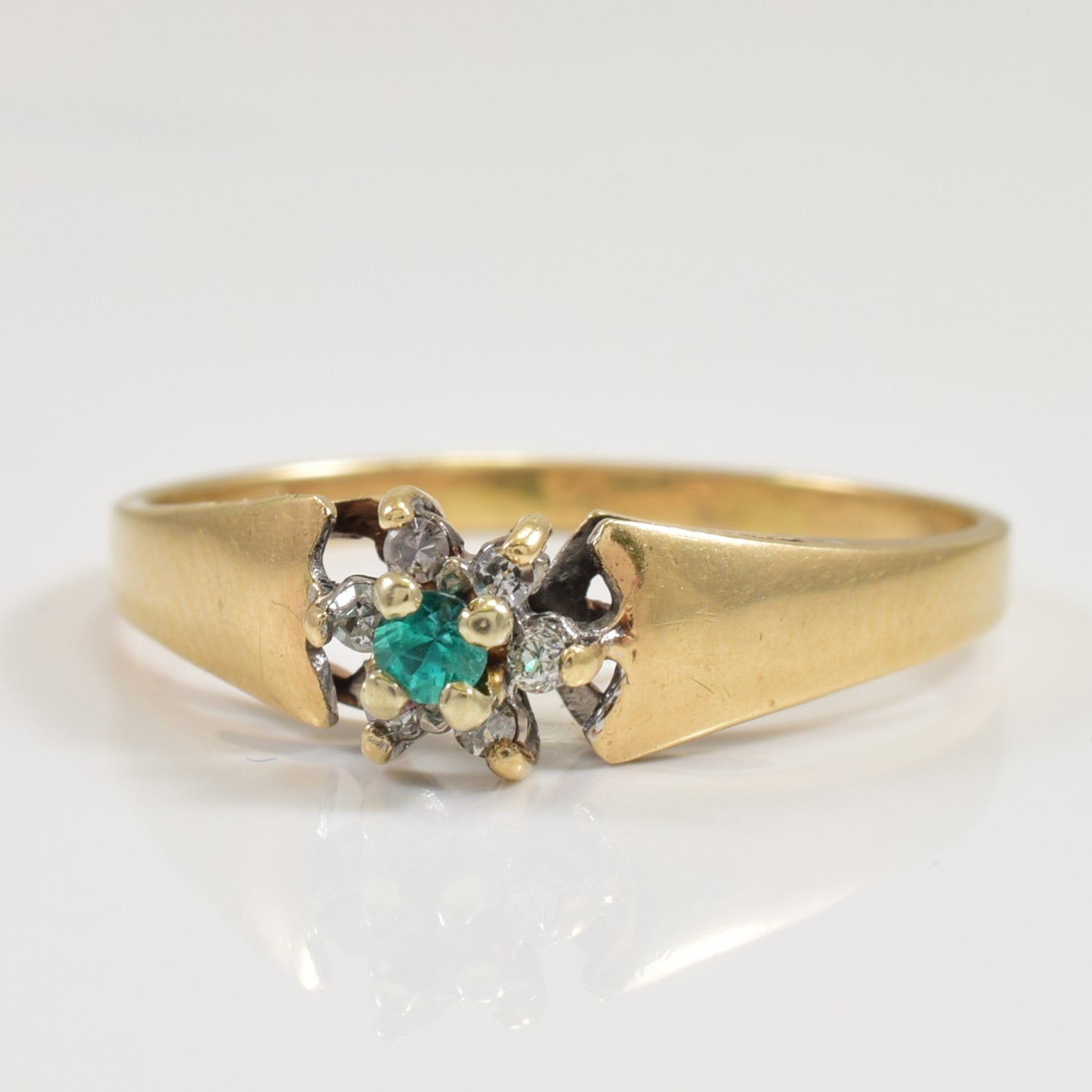 Diamond & Emerald Ring | 0.06ctw, 0.04ct | SZ 8.5 |