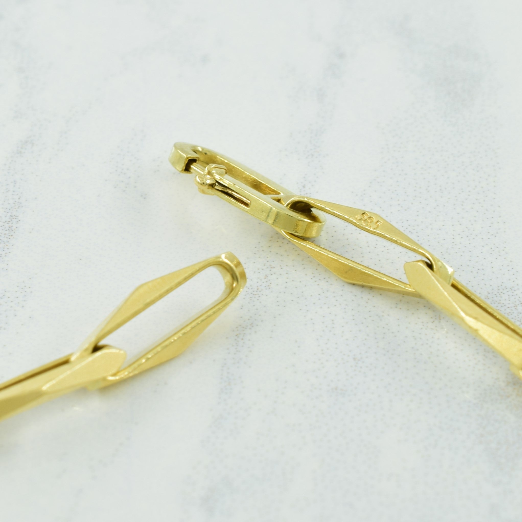 14k Yellow Gold Anchor Chain | 15.5" |