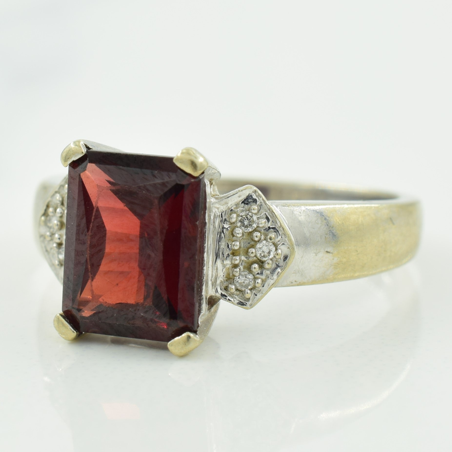 Garnet & Diamond Cocktail Ring | 2.75ct, 0.03ctw | SZ 7 |