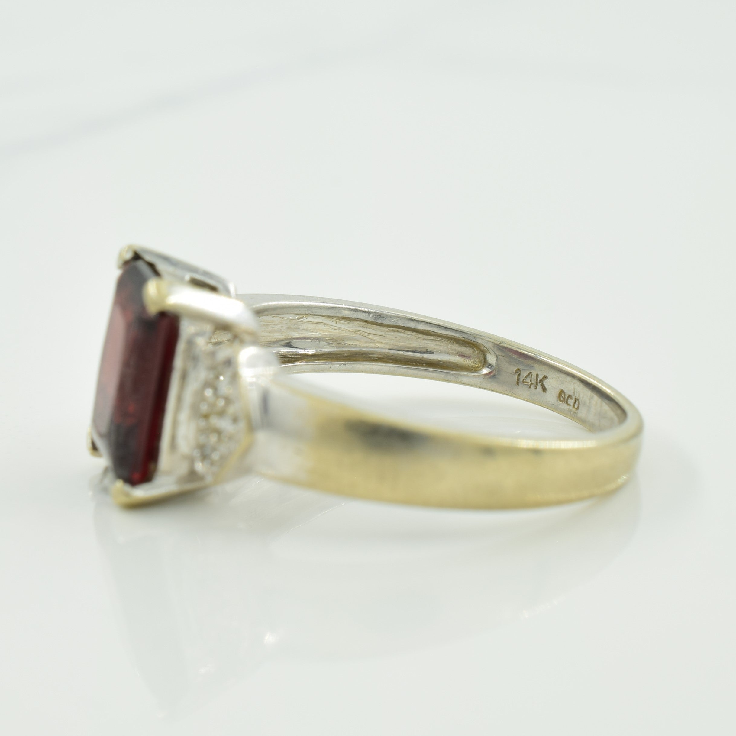Garnet & Diamond Cocktail Ring | 2.75ct, 0.03ctw | SZ 7 |