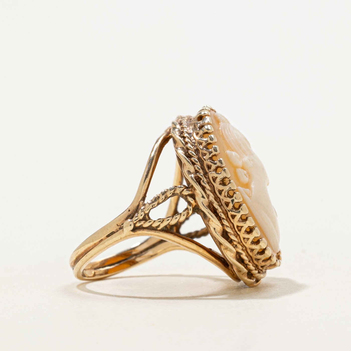 10K Ring with Shell Cameo