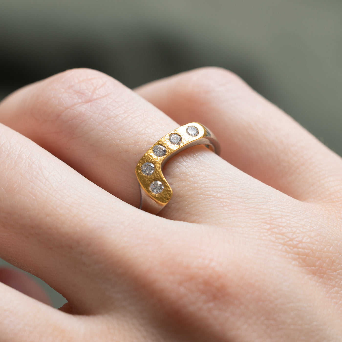 Two Tone Gold Five Stone Diamond Curved Ring | 0.25ctw | SZ 6