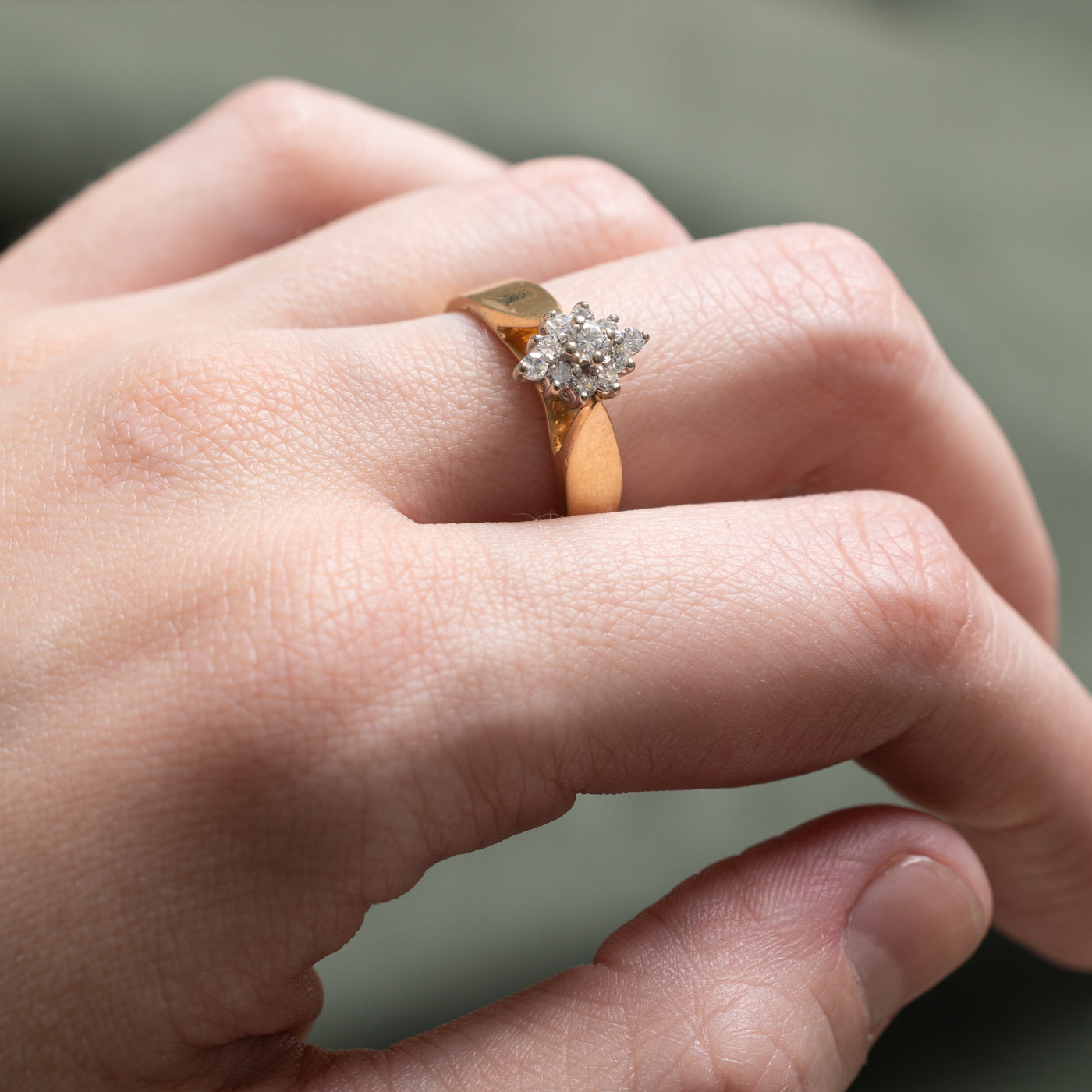 Diamond Cluster Reverse Tapered Ring | 0.33ctw | SZ 7.5