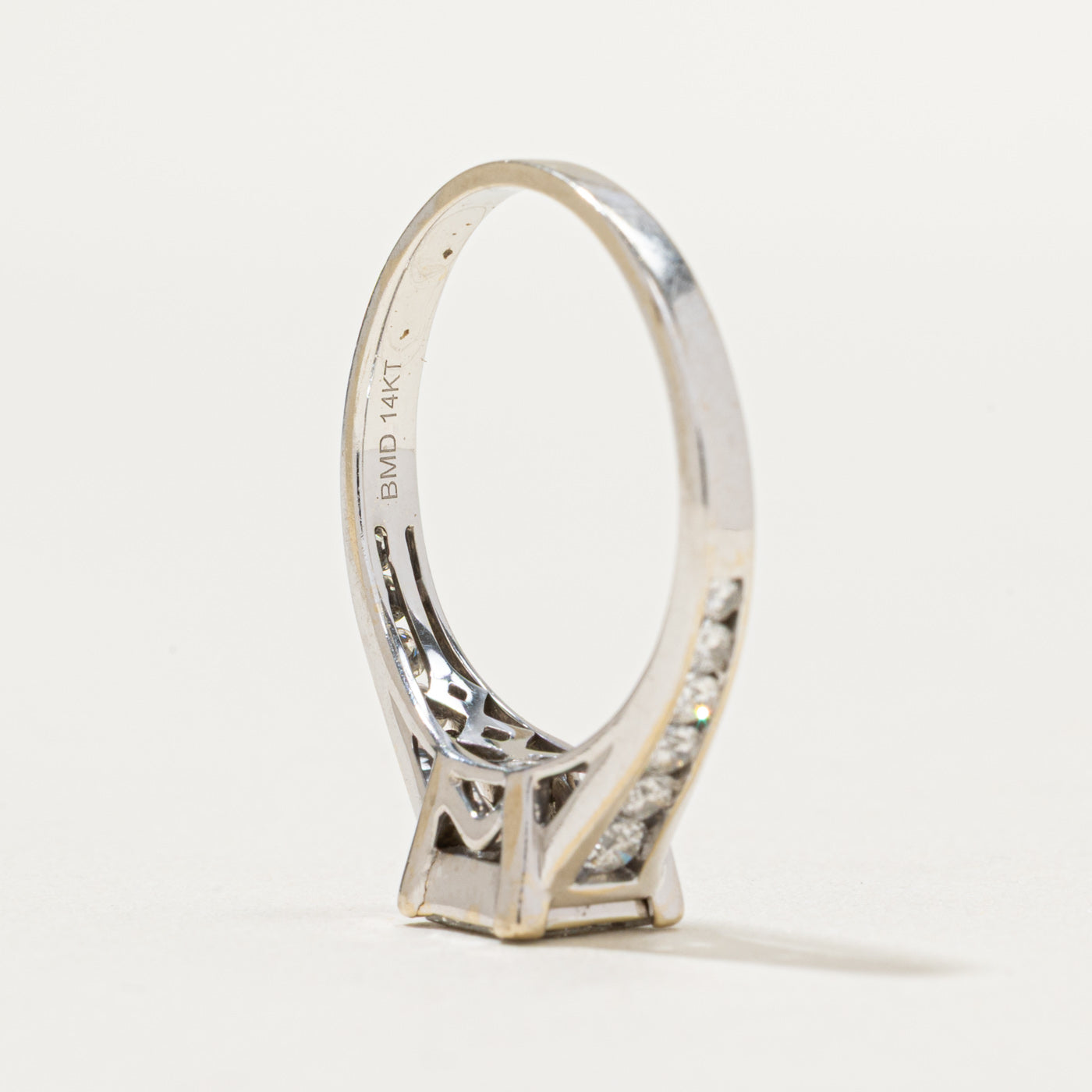 Illusion Set Diamond Tapered Ring | 0.96ctw | SZ 7.5