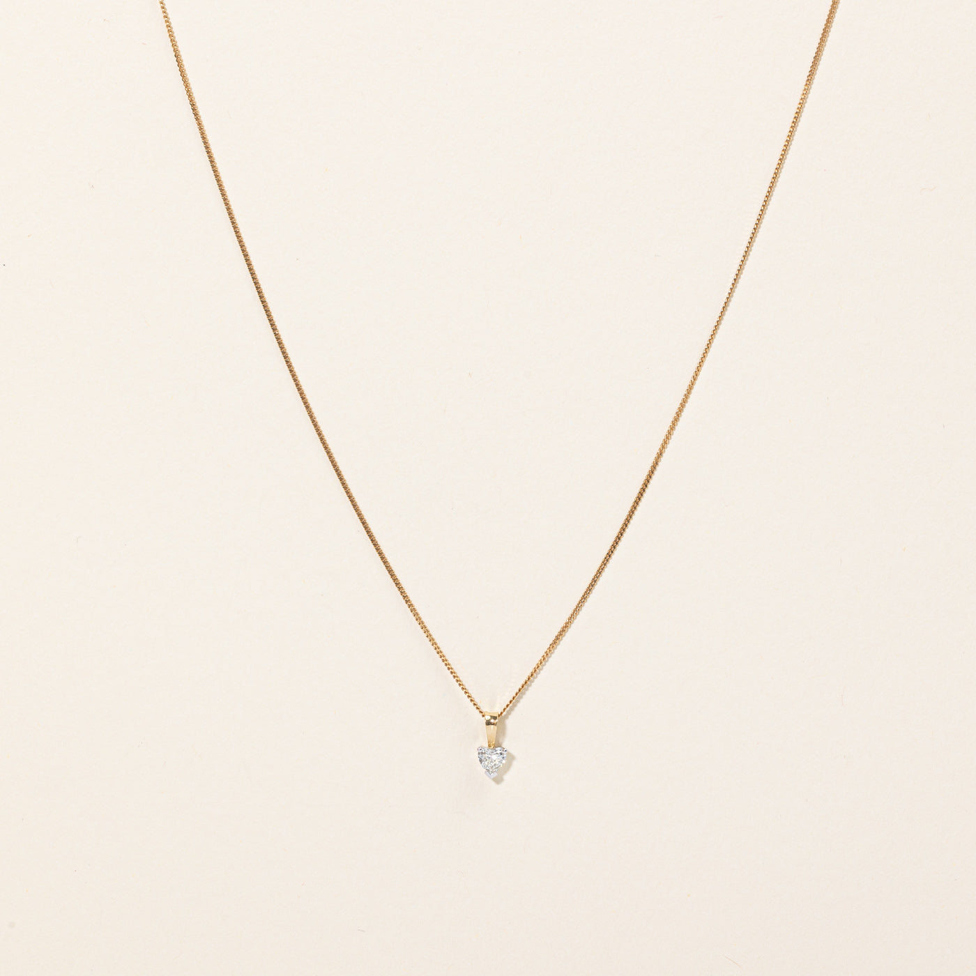 Pendentif et collier solitaire en diamant taille cœur | 0,24 ct | 40,6 cm |