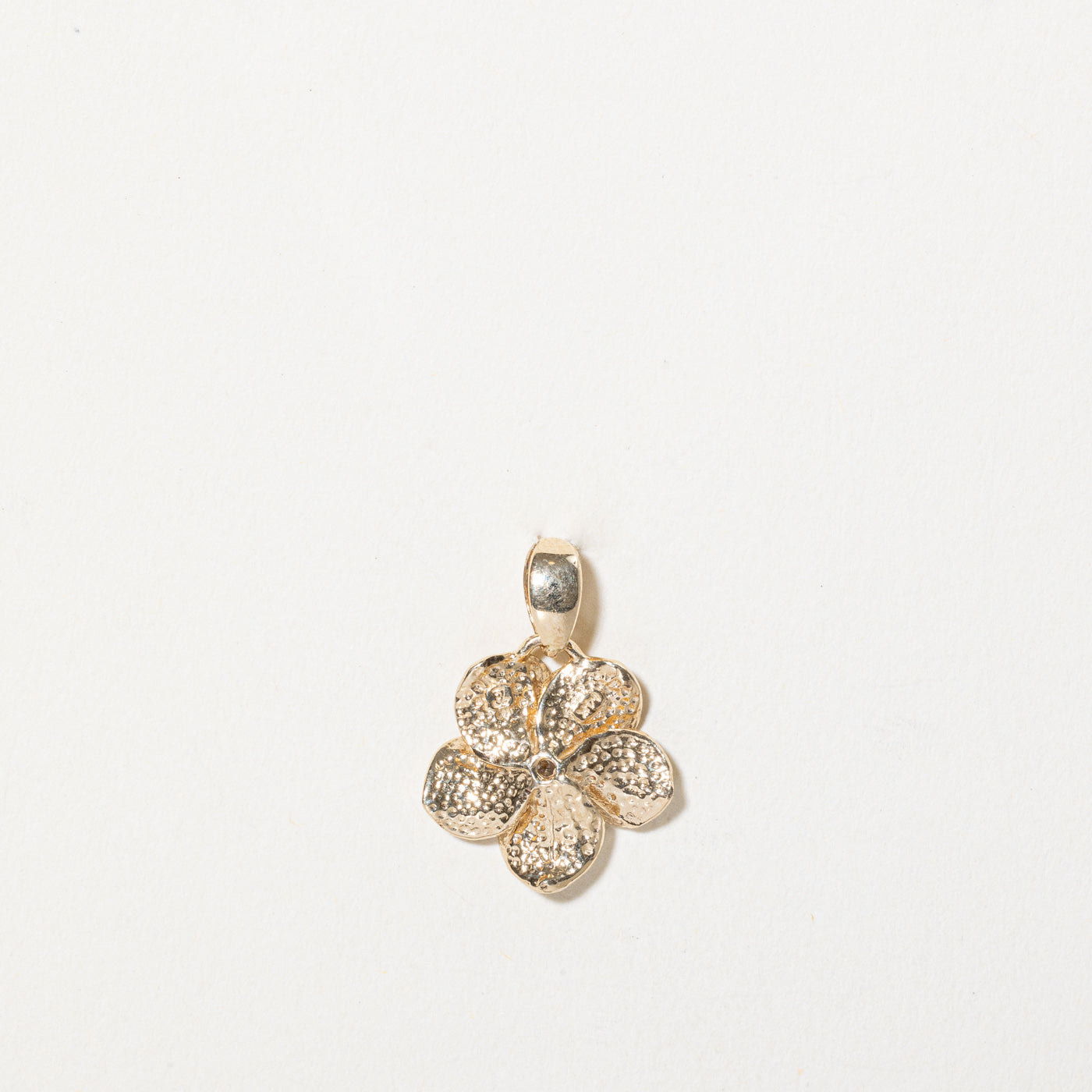 Diamond Flower Pendant | 0.06ct |