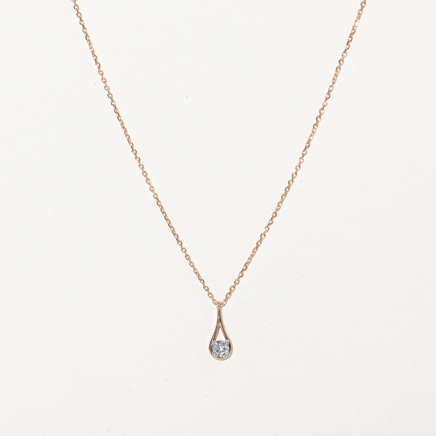 Collier pendentif goutte en diamant | 0,17 ct | 45,7 cm |