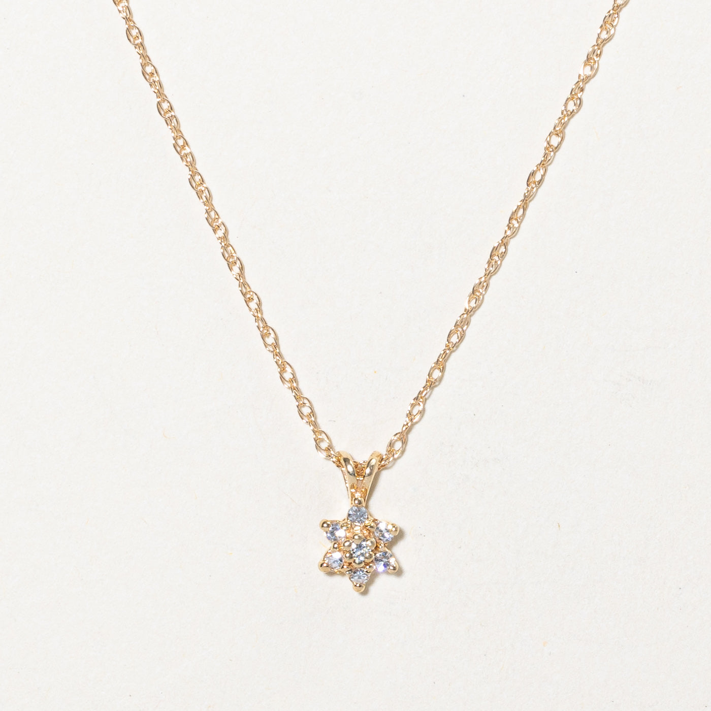 Collier pendentif fleur en diamant | 0,11 ct | 40,6 cm |