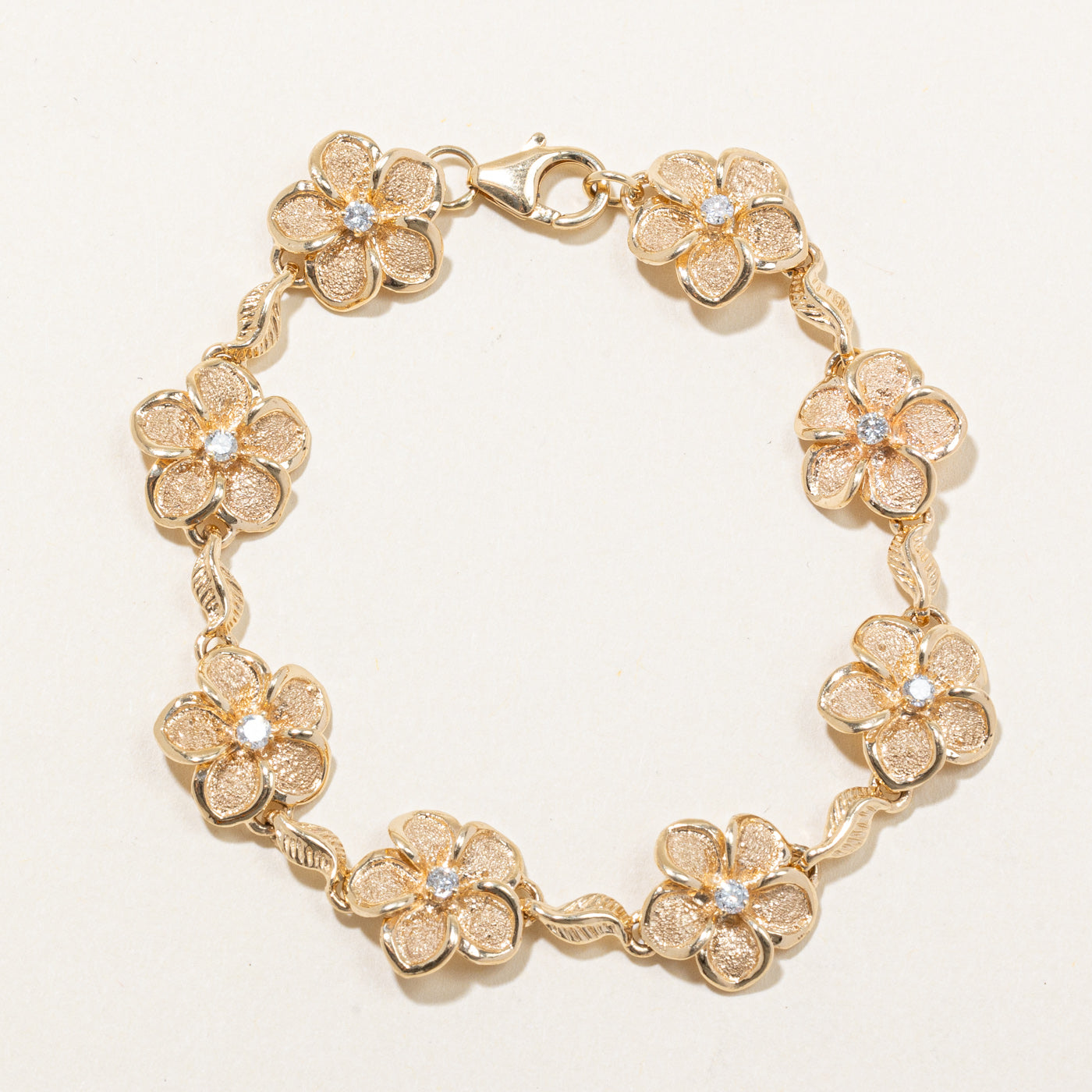 Bracelet à maillons en forme de fleur serti de diamants | 0,32 ct | 16,5 cm |