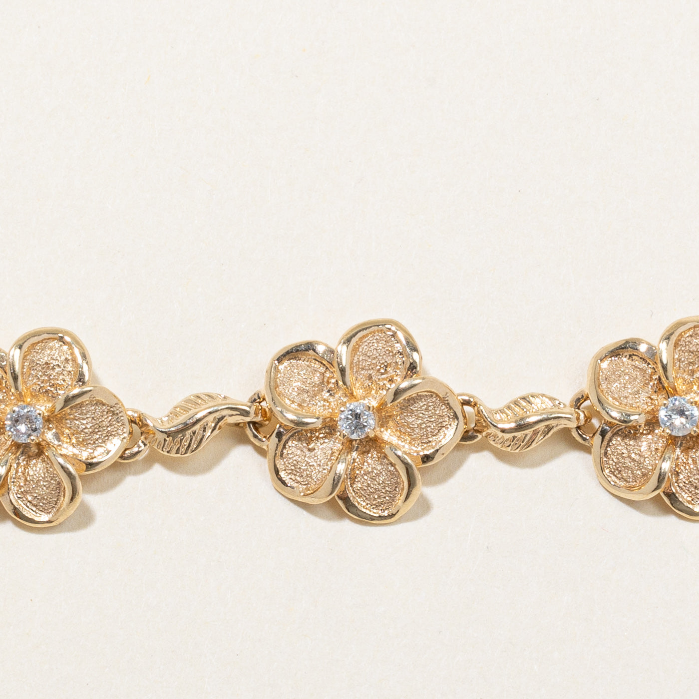 Bracelet à maillons en forme de fleur serti de diamants | 0,32 ct | 16,5 cm |