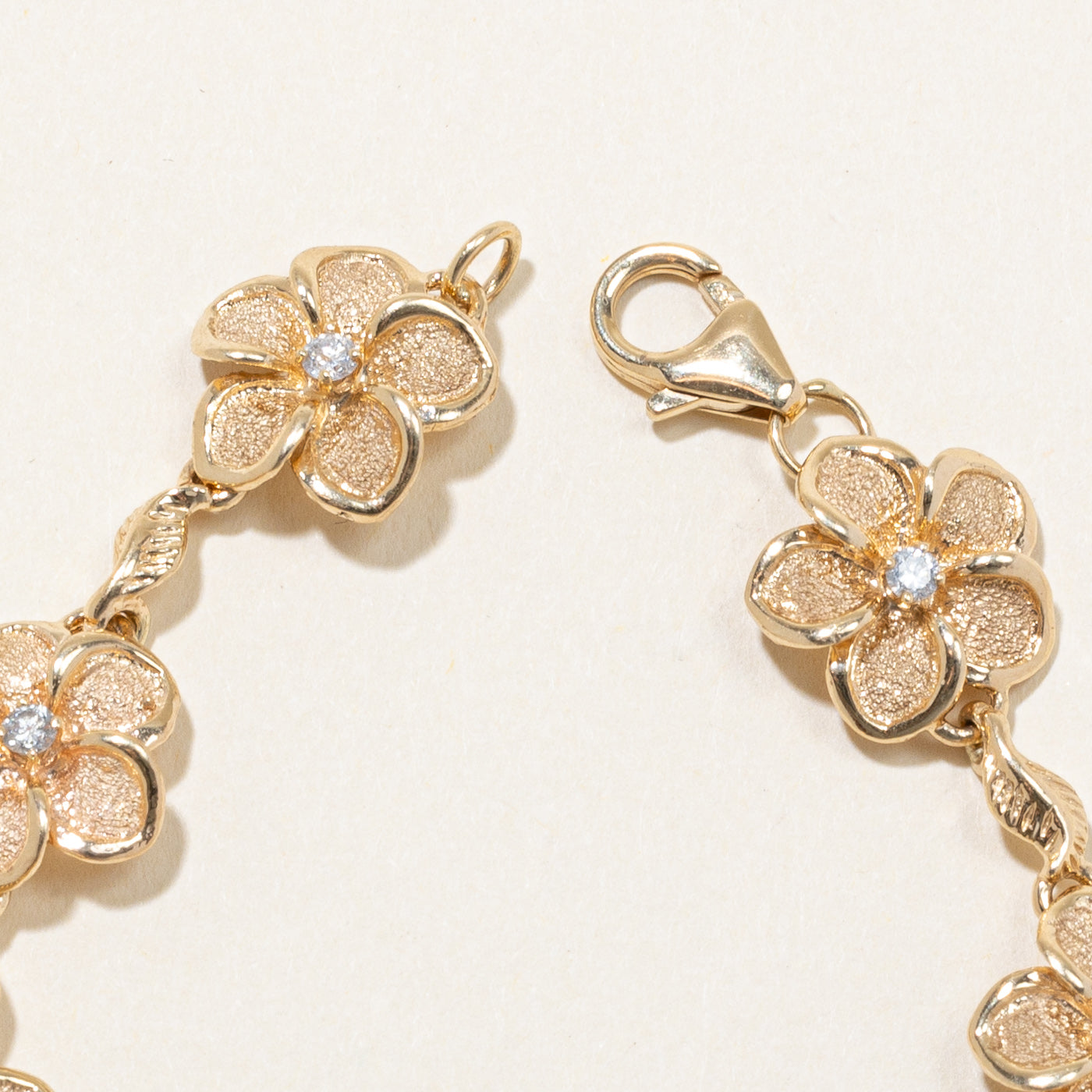 Bracelet à maillons en forme de fleur serti de diamants | 0,32 ct | 16,5 cm |