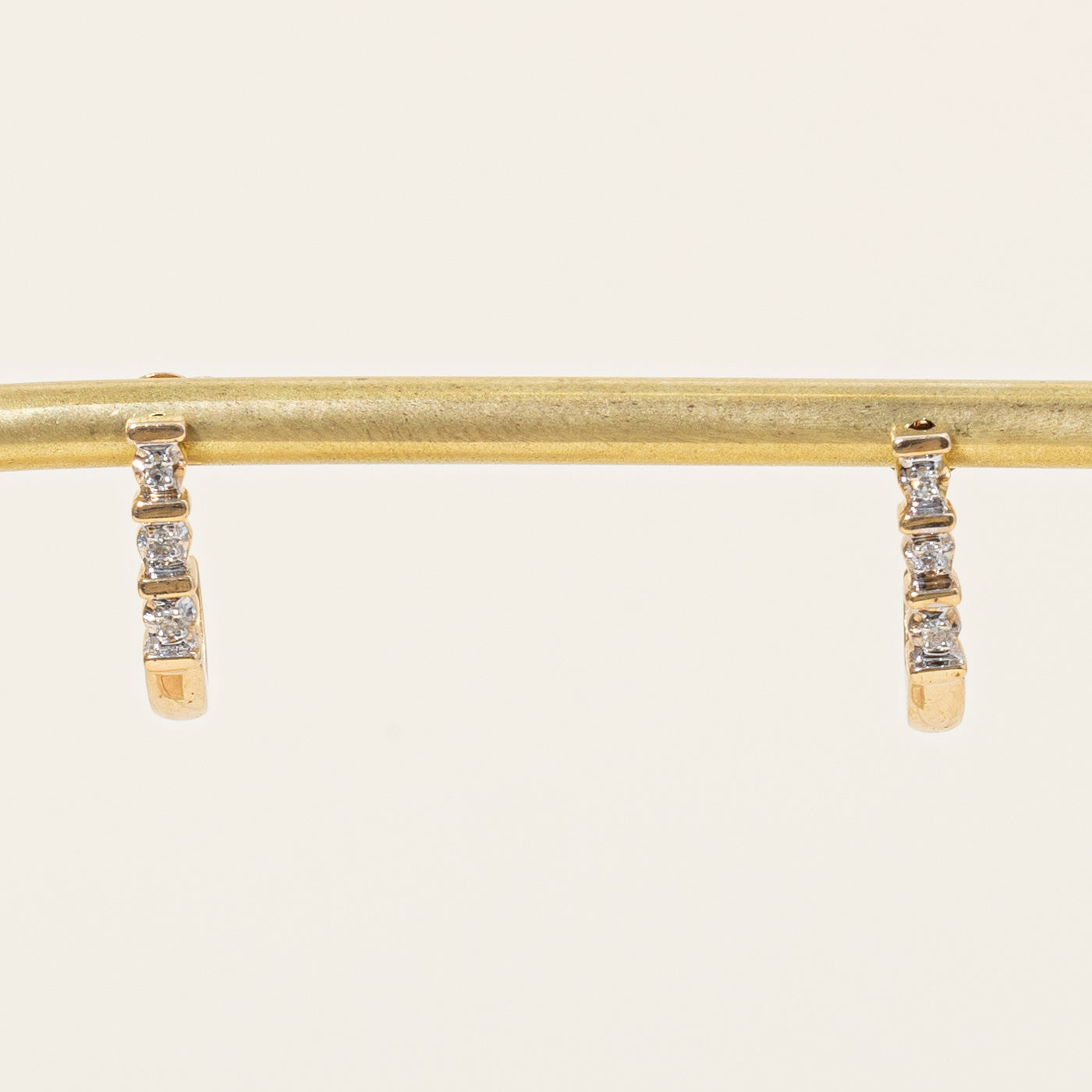 Boucles d'oreilles demi-huggie en diamant | 0,06 ct |