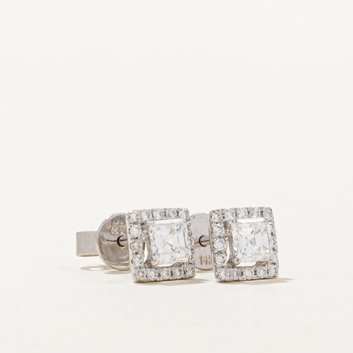 Boucles d'oreilles puces en diamant taille Asscher canadien avec halo | 0,51 ct |